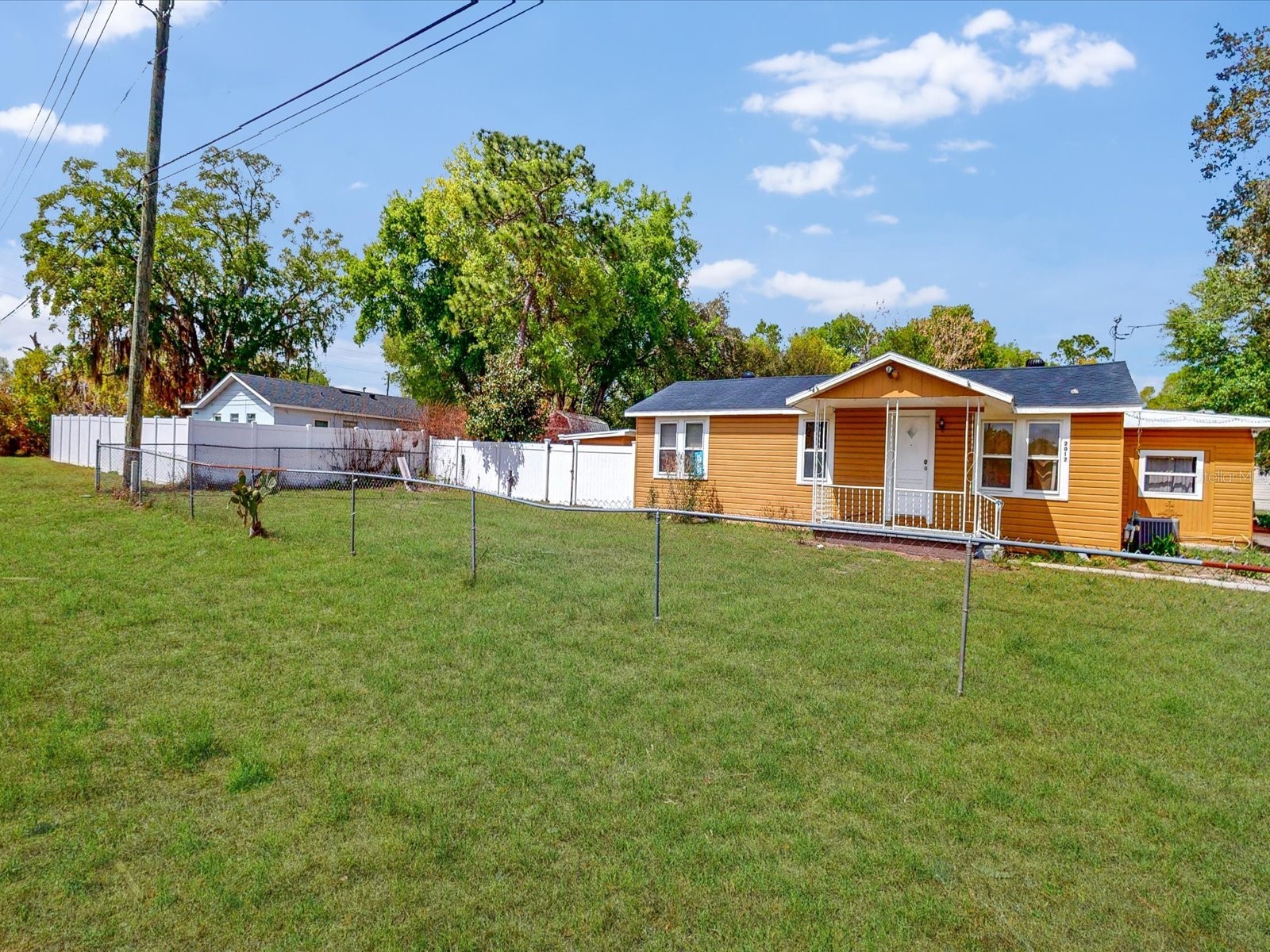 2017 Miller Boulevard Fruitland Park FL 34731 S5146285 image2