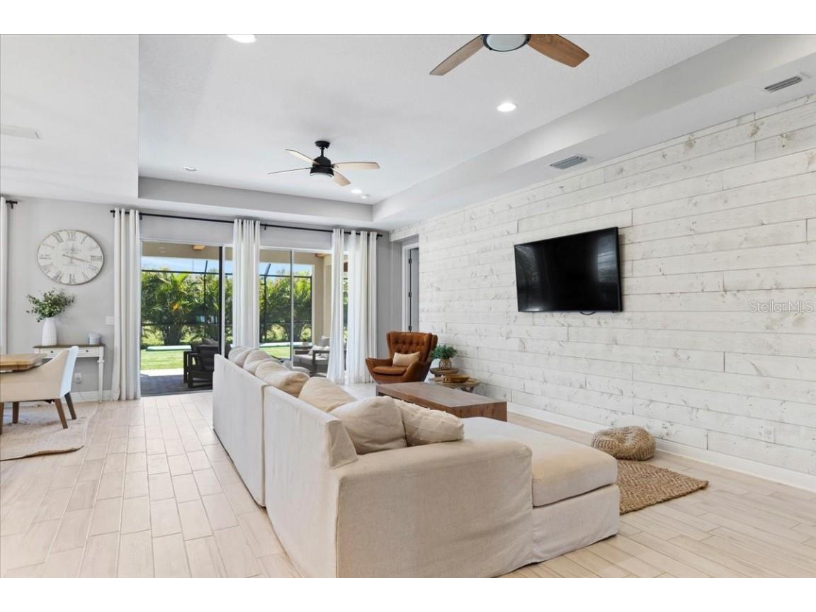 2017 Woodleaf Hammock Court Bradenton FL 34211 A4673887 image14