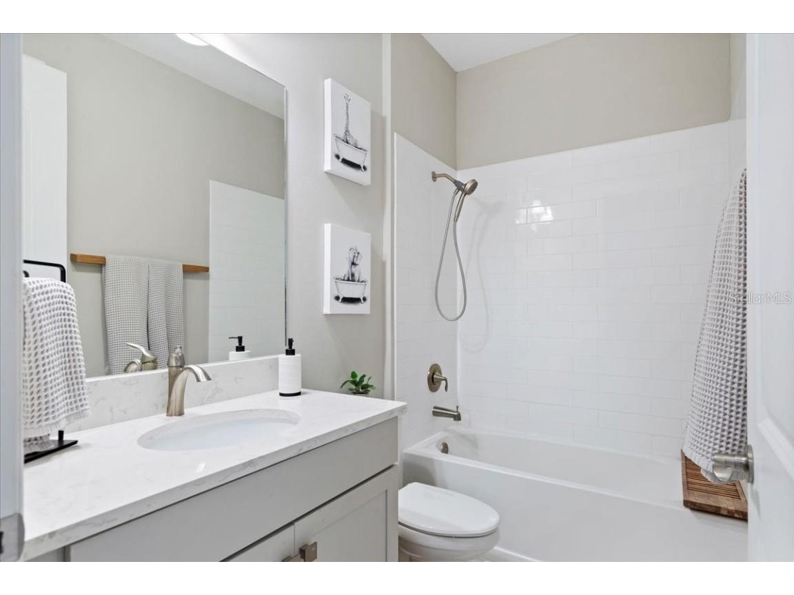 2017 Woodleaf Hammock Court Bradenton FL 34211 A4673887 image8