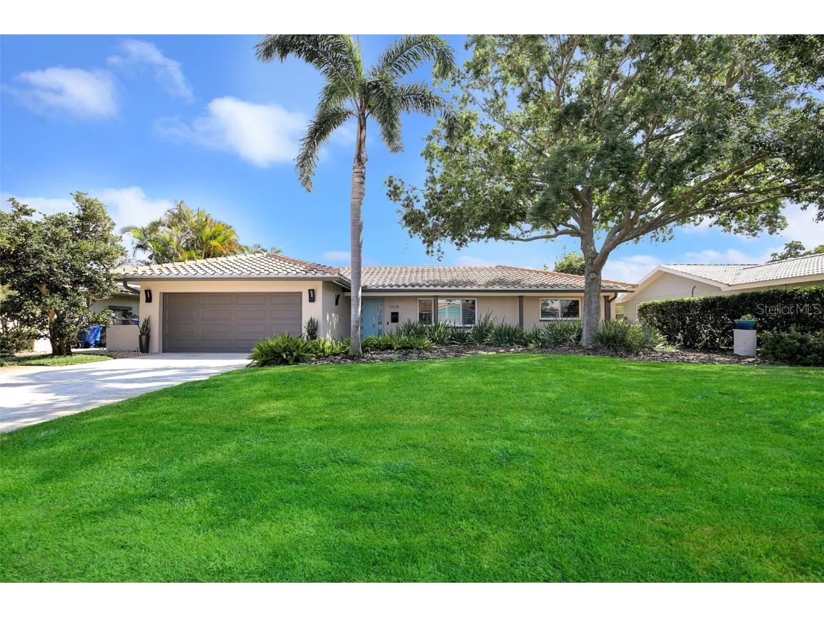 2018 Massachusetts Avenue NE Saint Petersburg FL 33703 - TAMPA BAY U8193334 image1