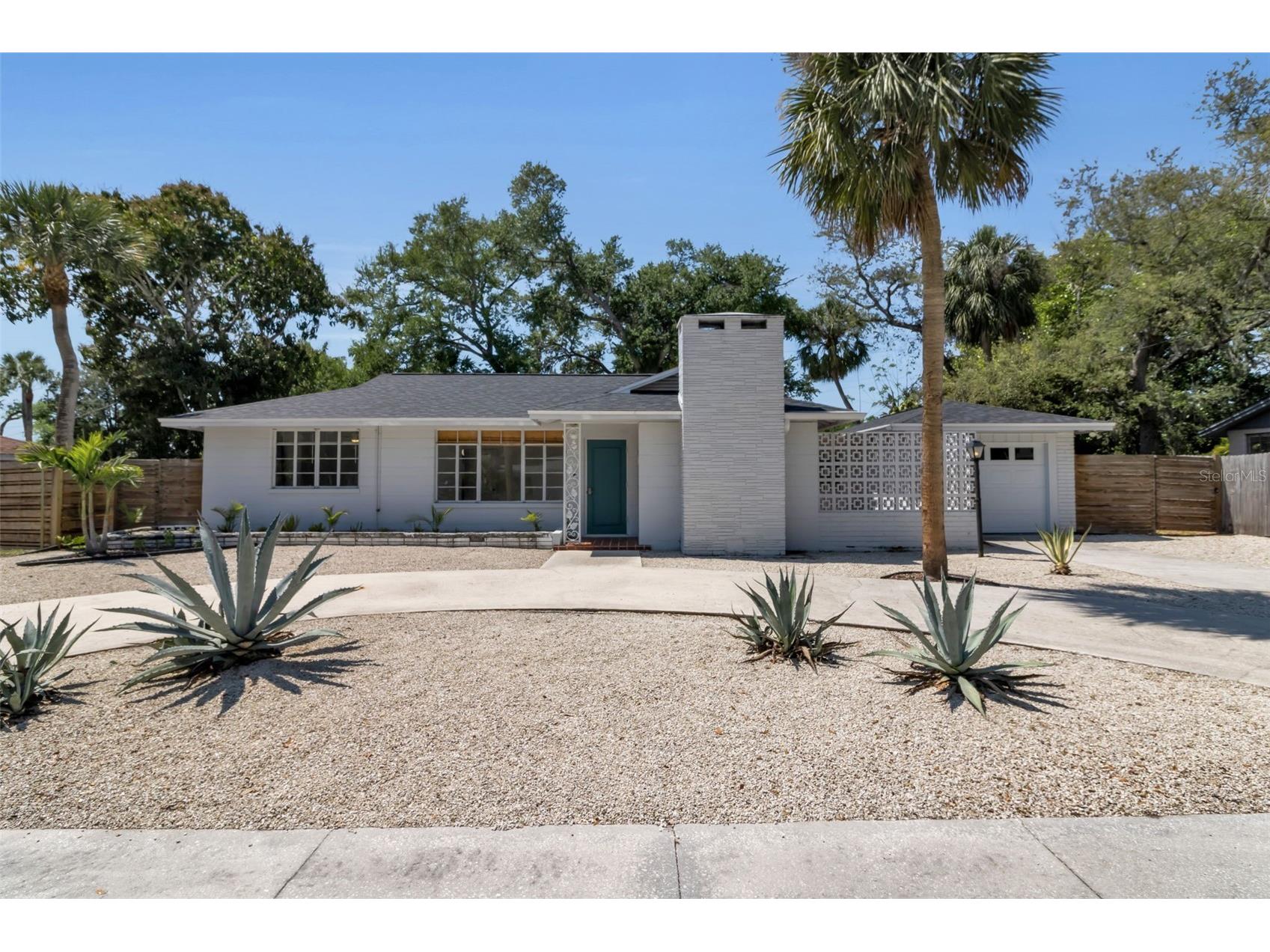 2019 Chippawa Place Sarasota FL 34234 A4685039 image1