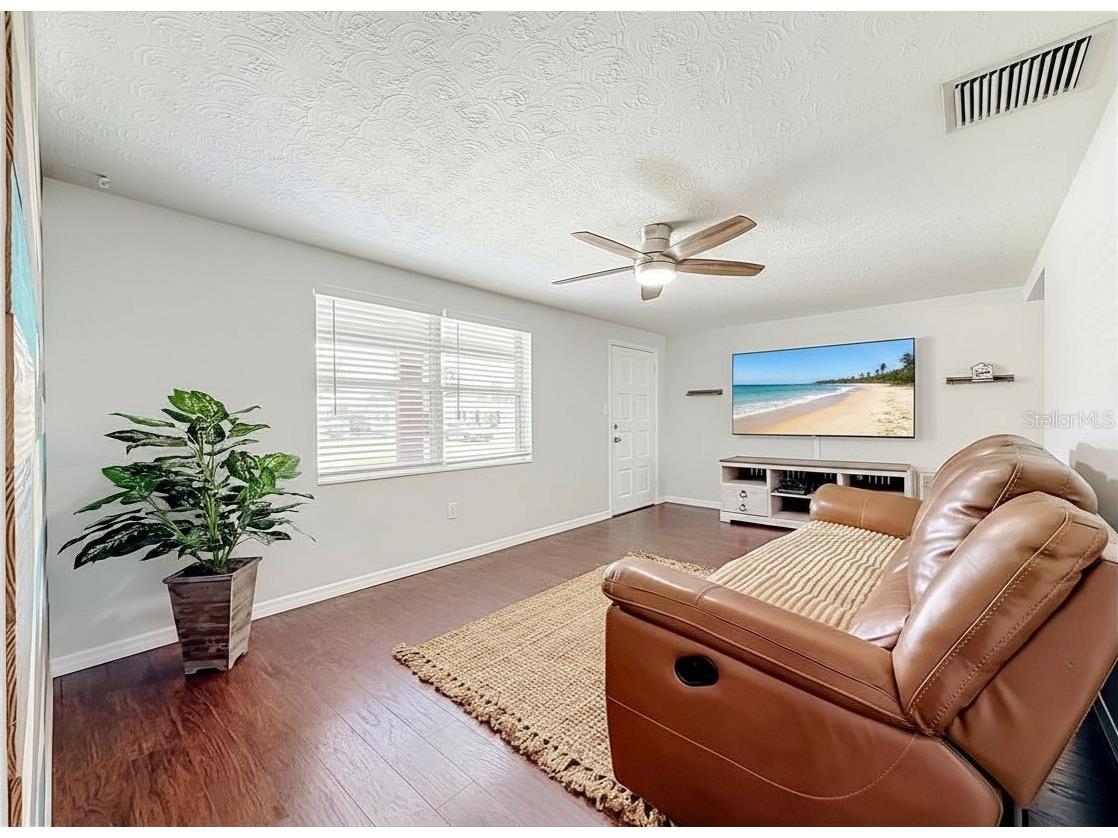 2019 Hess Drive Holiday FL 34691 TB8523301 image5