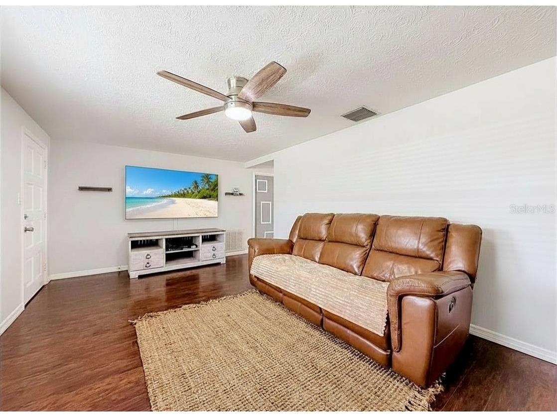 2019 Hess Drive Holiday FL 34691 TB8523301 image6