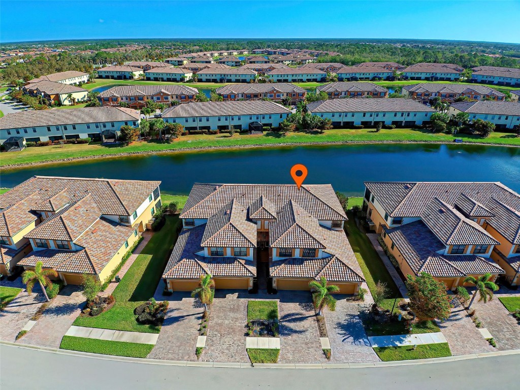 20190 Ragazza Circle #202 Venice FL 34293 N6135199 image1