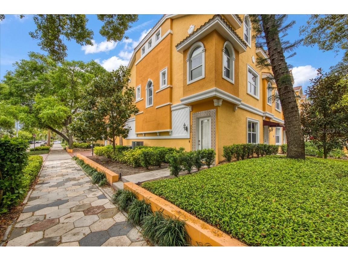 202 7th Avenue N Saint Petersburg FL 33701 U8234772 image1