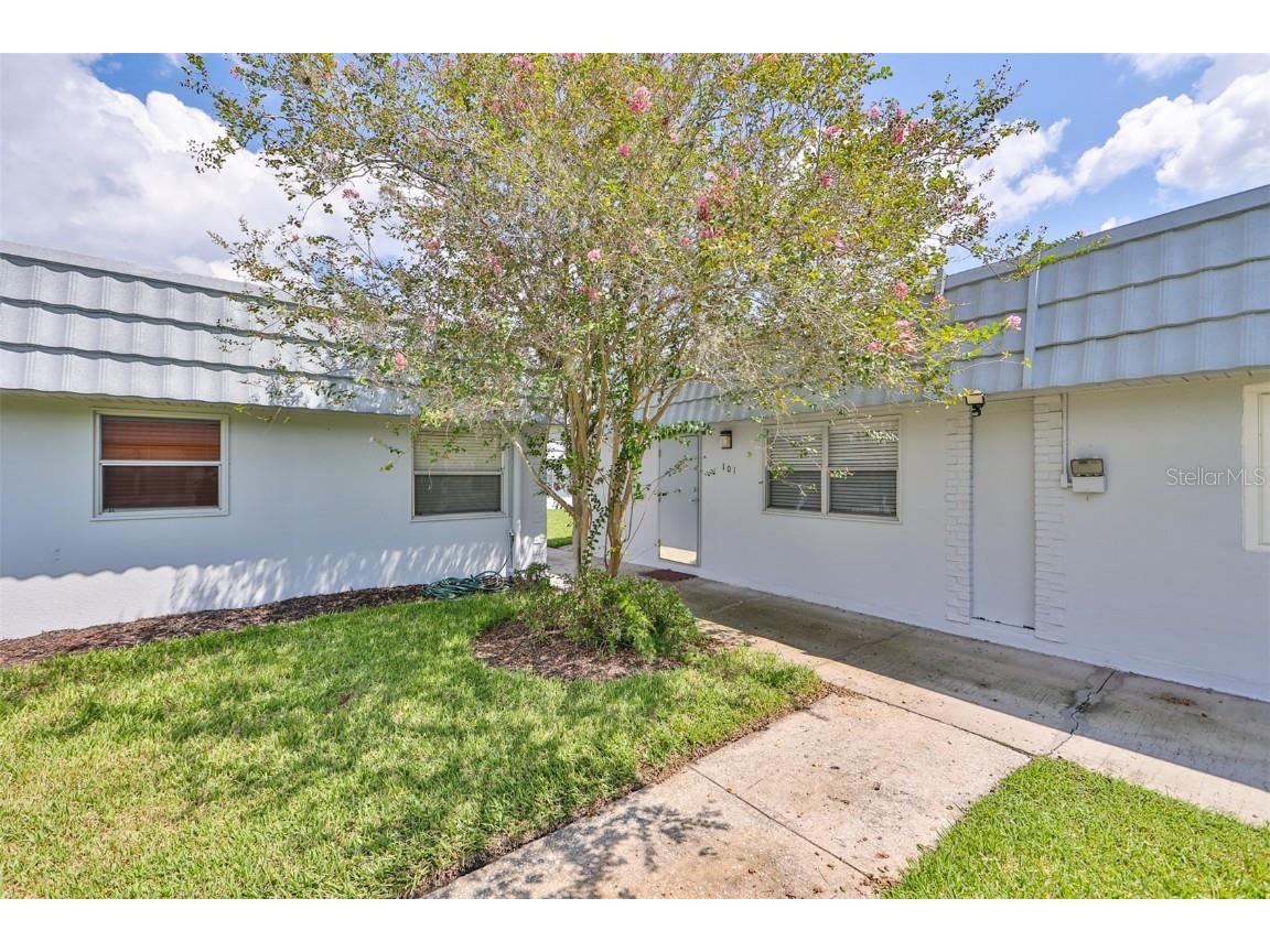 202 Bedford Trail #101 Sun City Center FL 33573 T3469872 image1