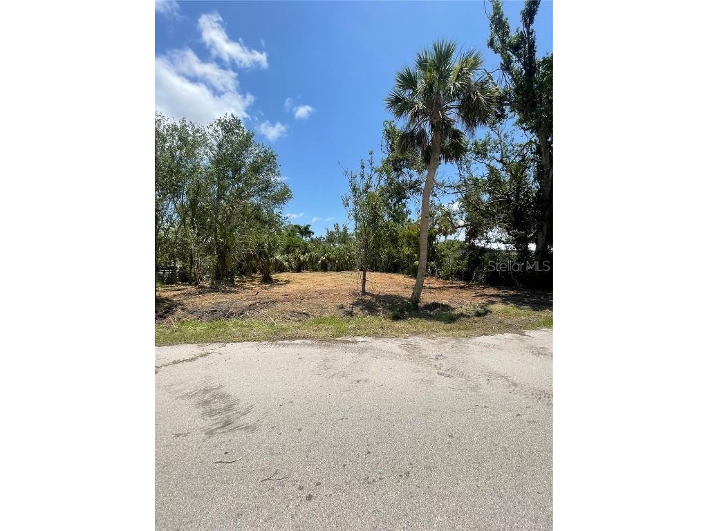 202 Charlotte Street Punta Gorda FL 33950 P4935211 image1