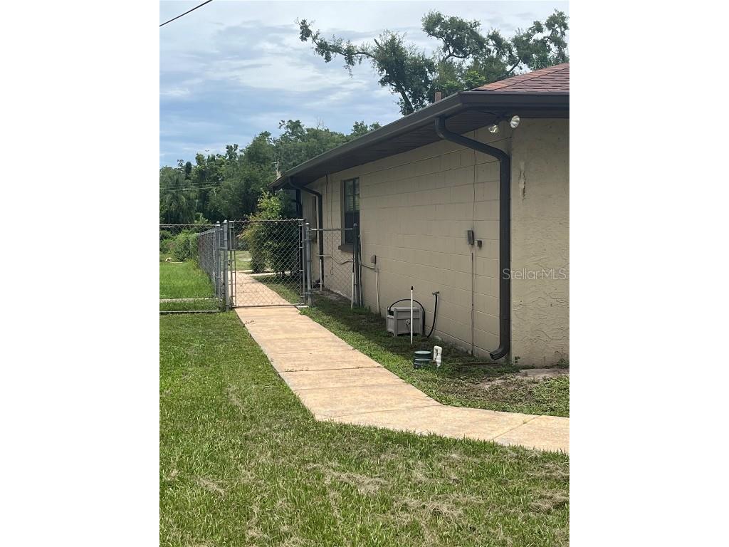 202 E 127th Avenue Tampa FL 33612 TB8441586 image2