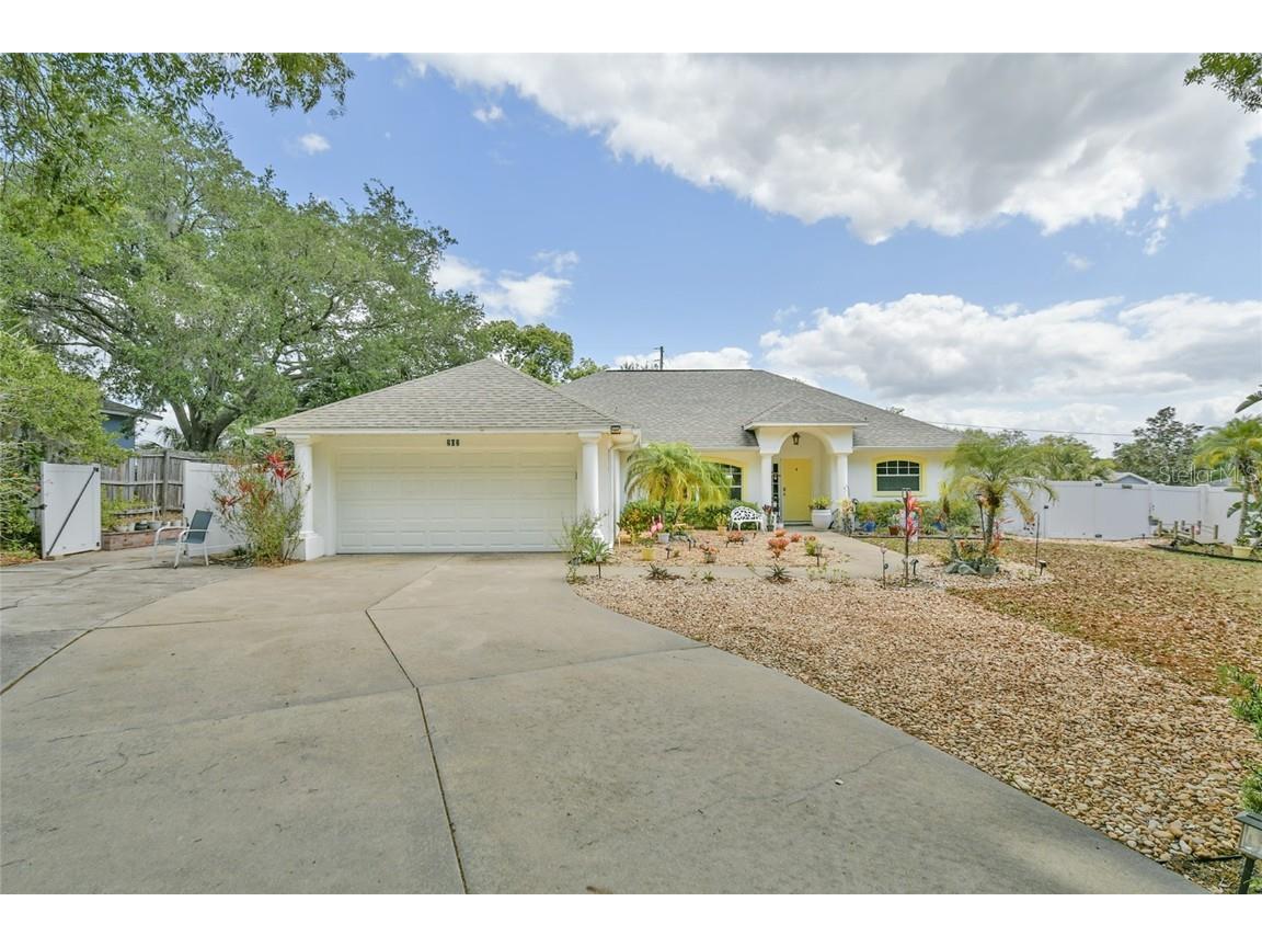 202 N Palm Ave Howey In The Hills FL 34737 - LITTLE LAKE HARRIS G5094914 image1