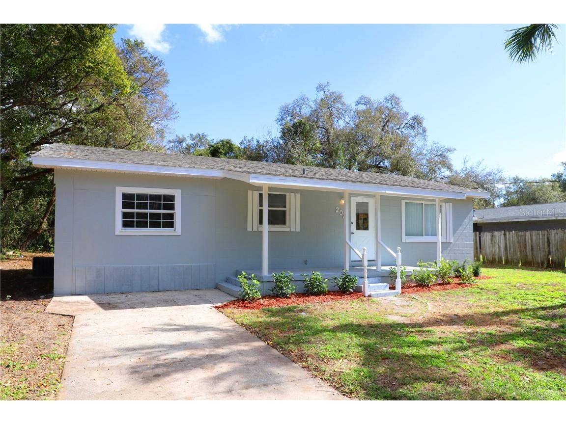 202 N Villa Avenue Fruitland Park FL 34731 G5064872 image1