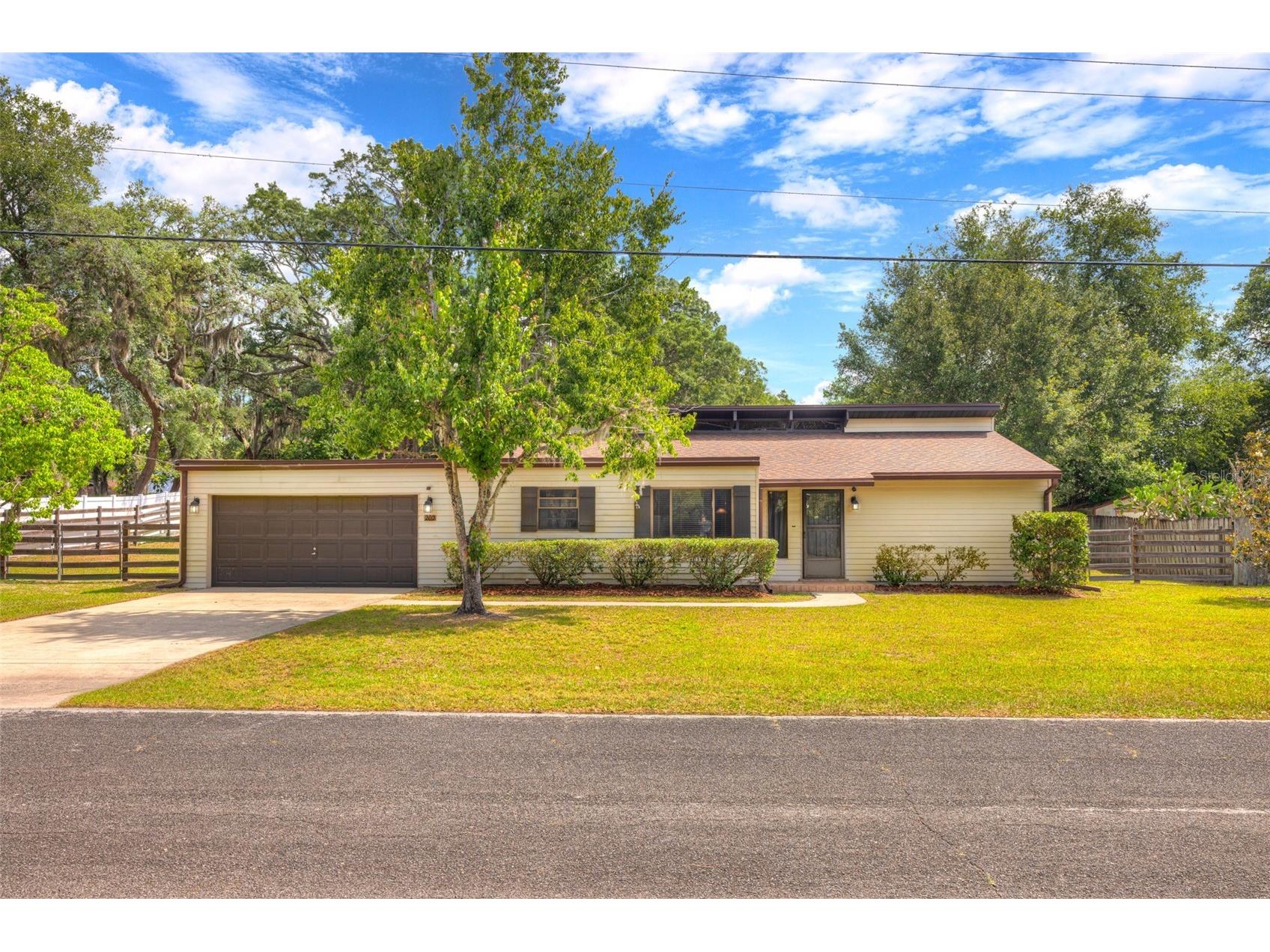 202 Sandspur Lane Deland FL 32724 V4949020 image1