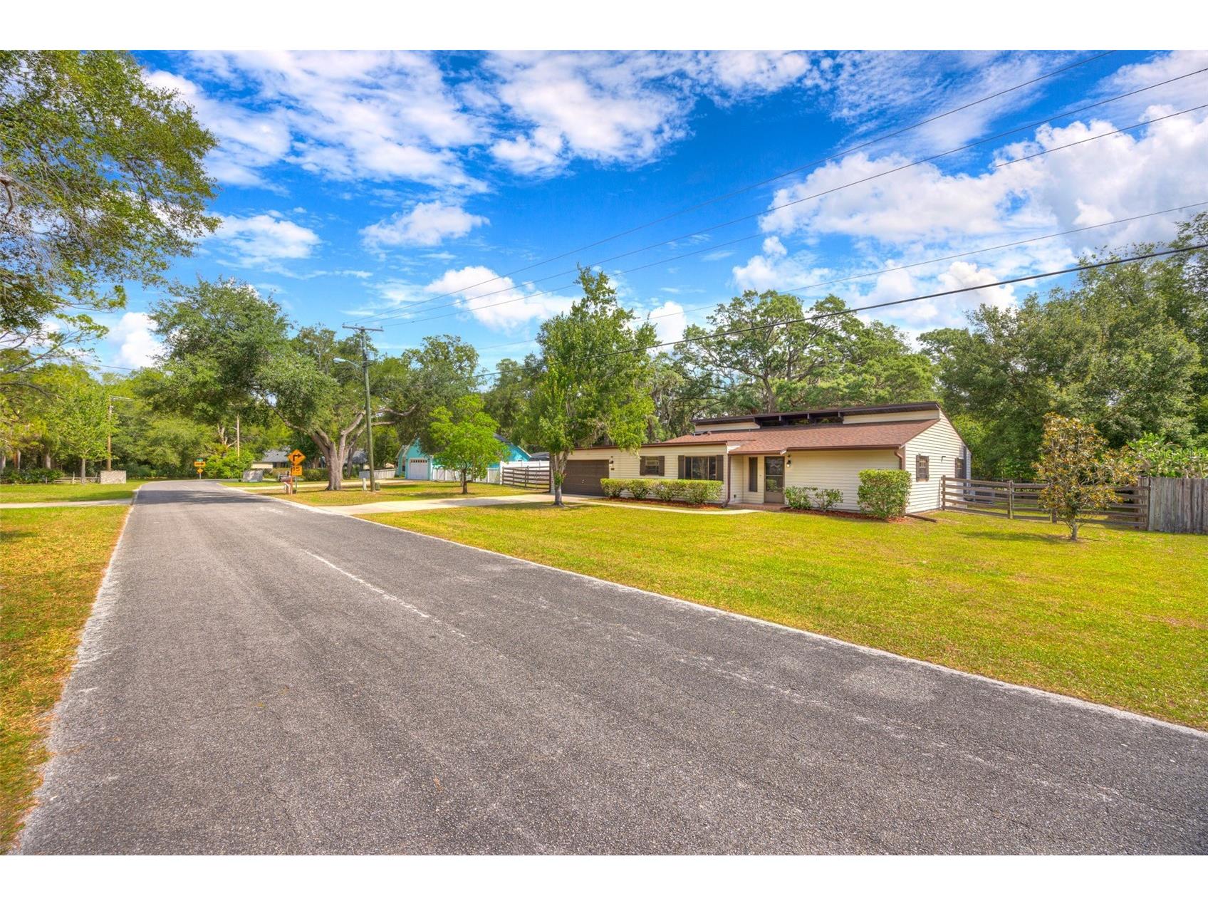 202 Sandspur Lane Deland FL 32724 V4949020 image2
