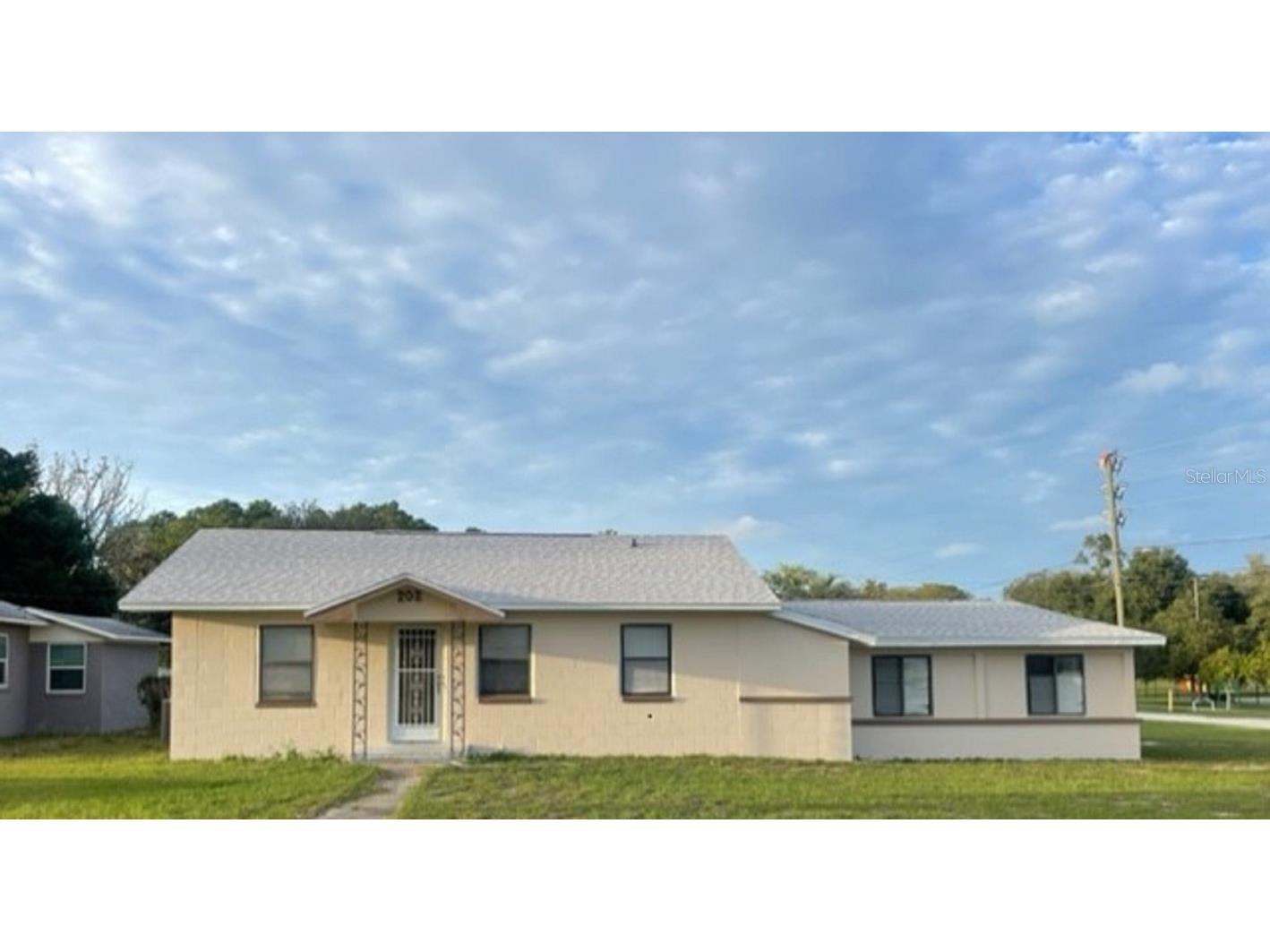 202 W Central Avenue Howey In The Hills FL 34737 - LITTLE LAKE HARRIS G5084973 image1