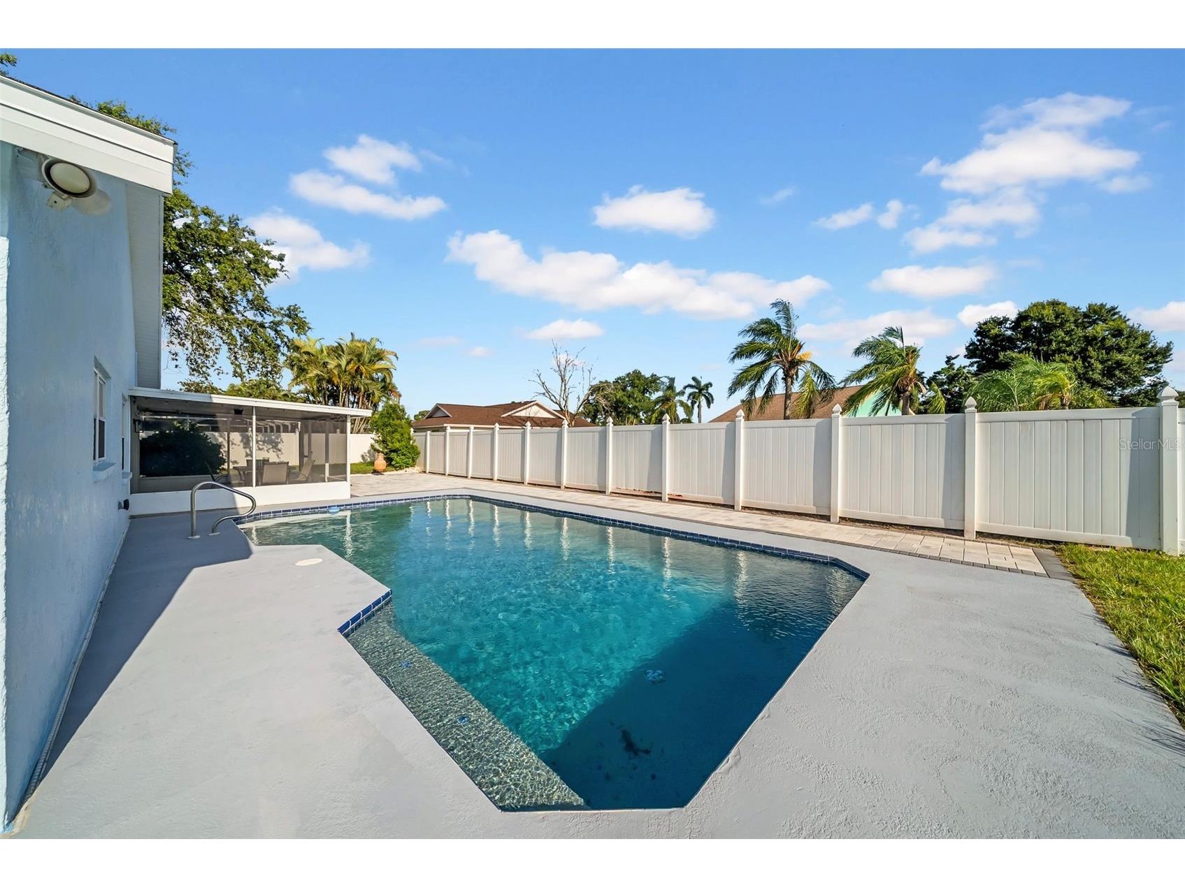 2020 58th Avenue S Saint Petersburg FL 33712 TB8514037 image36