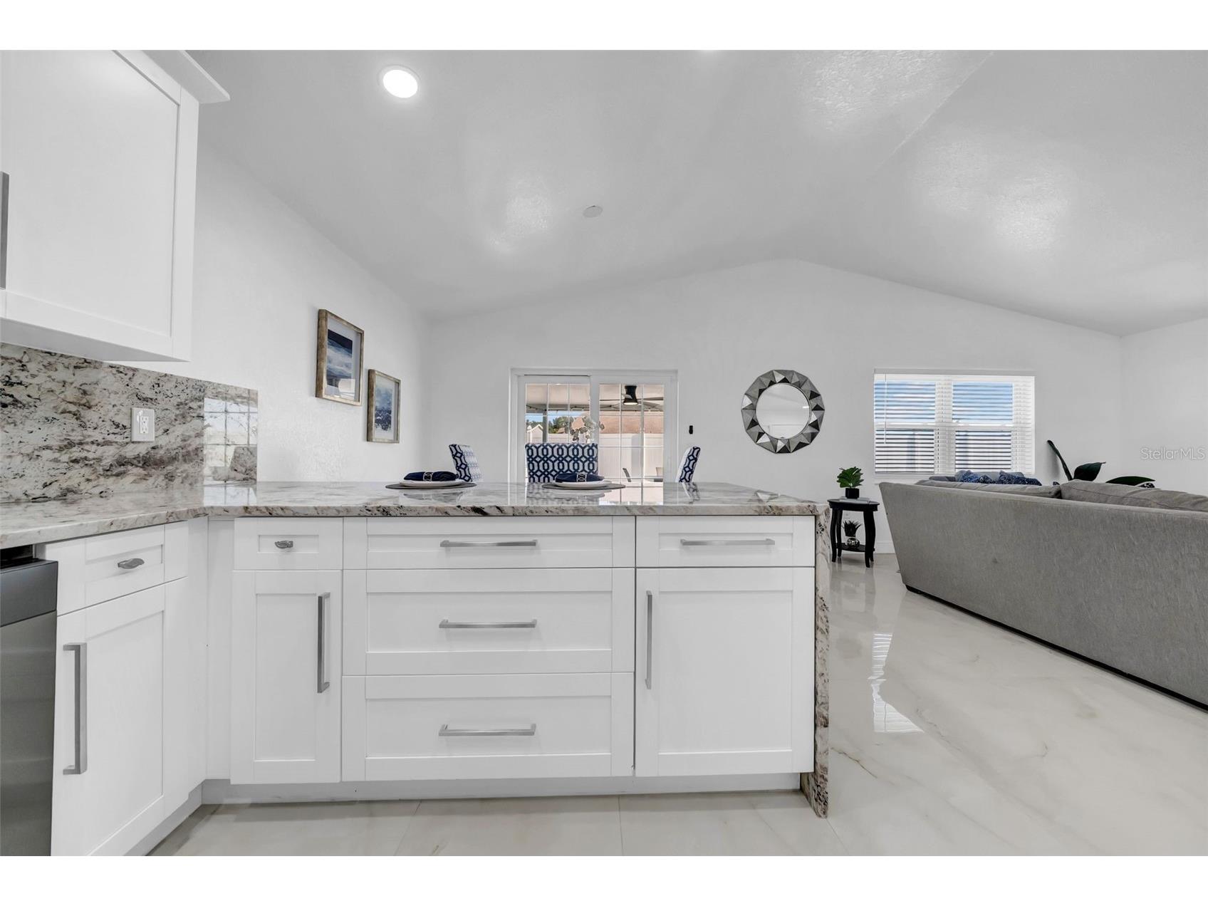 2020 58th Avenue S Saint Petersburg FL 33712 TB8514037 image9