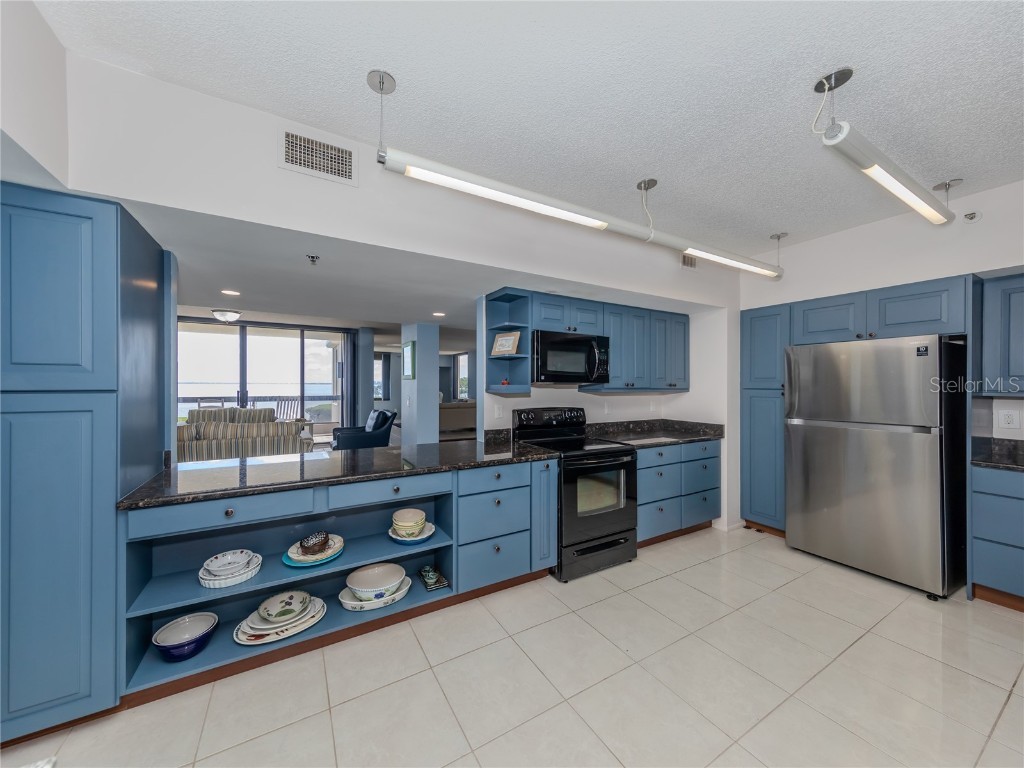 2020 Harbourside Drive #424 Longboat Key FL 34228 N6136414 image5