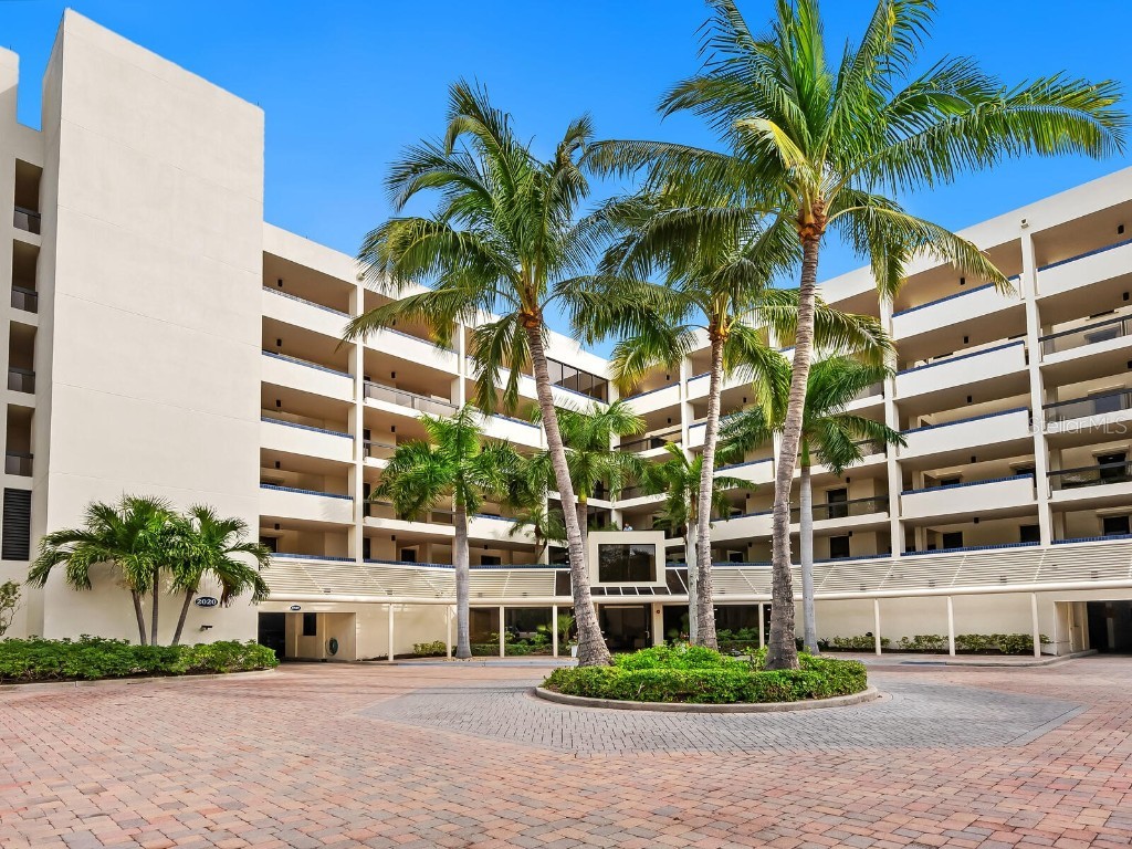 2020 Harbourside Drive #434/435 Longboat Key FL 34228 - SARASOTA BAY A4596922 image1