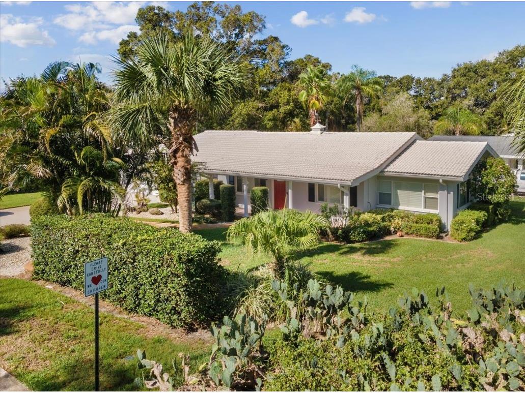 2020 Maderia Avenue Dunedin FL 34698 U8212293 image1