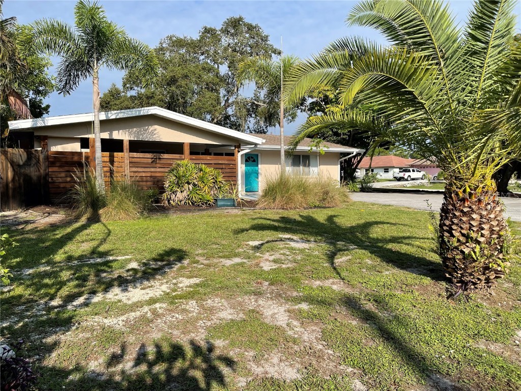 2021 E Crest Drive Englewood FL 34223 A4567906 image1