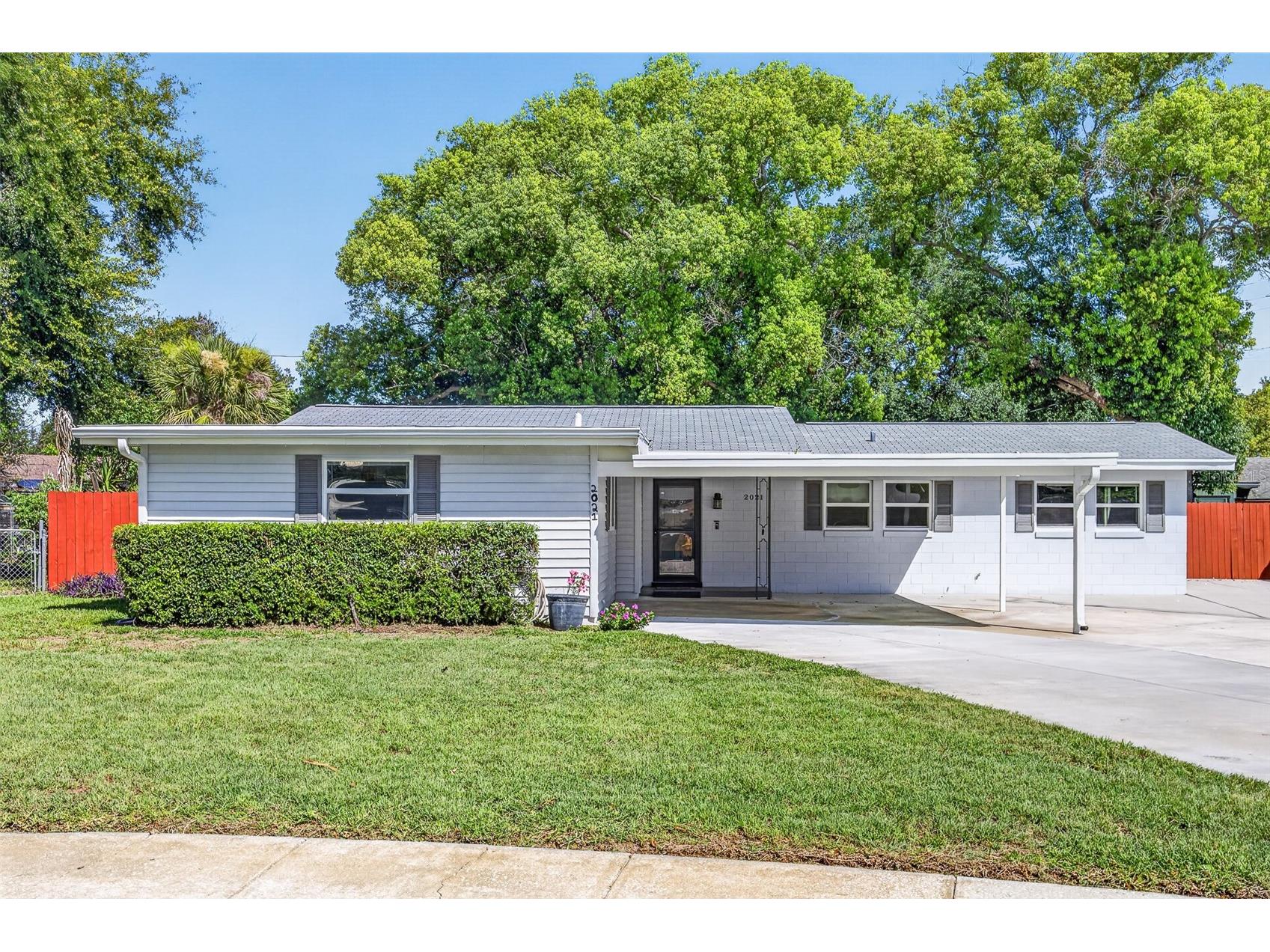 2021 Oliver Place Winter Haven FL 33881 P4939187 image1
