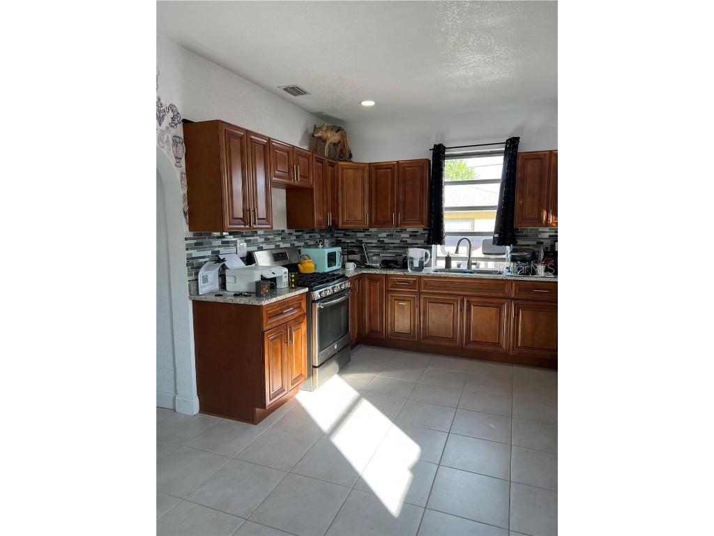 2021 Thrace Street Tampa FL 33605 TB8335750 image9