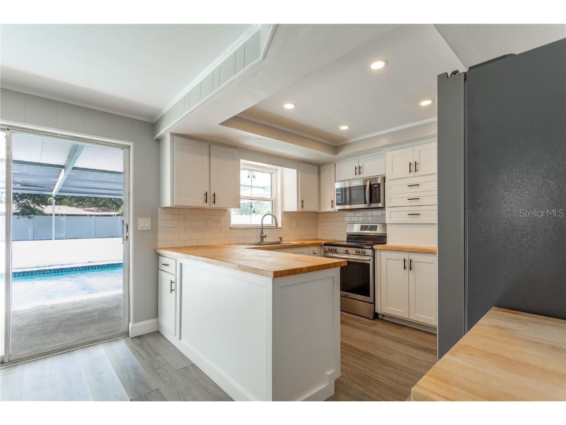 2021 Valley Drive Dunedin FL 34698 TB8418223 image12