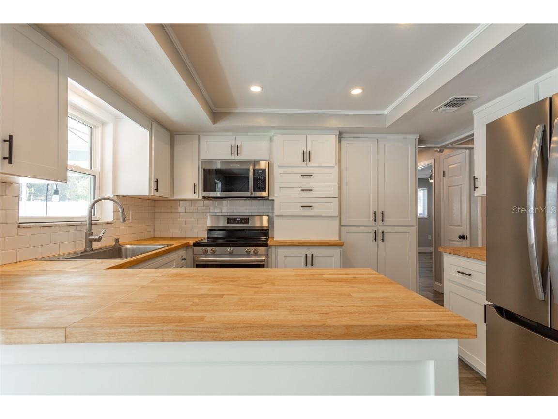 2021 Valley Drive Dunedin FL 34698 TB8418223 image13