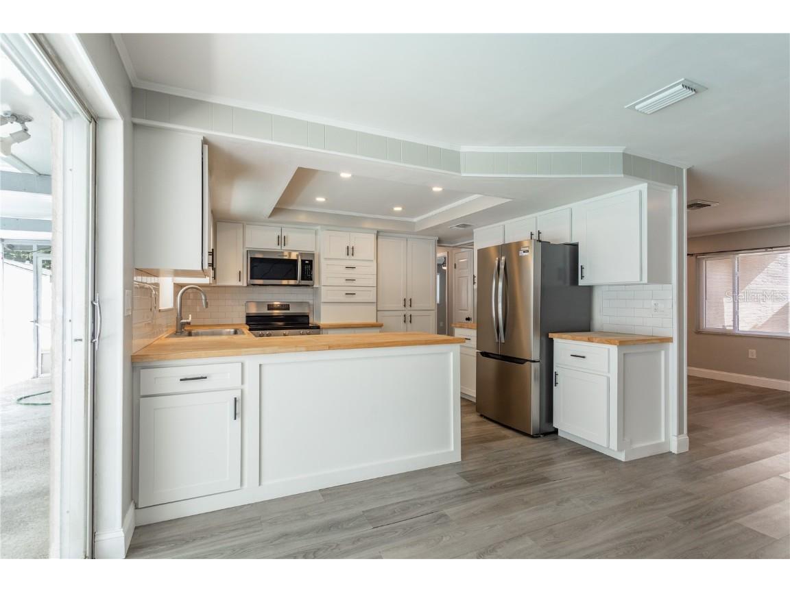 2021 Valley Drive Dunedin FL 34698 TB8418223 image14