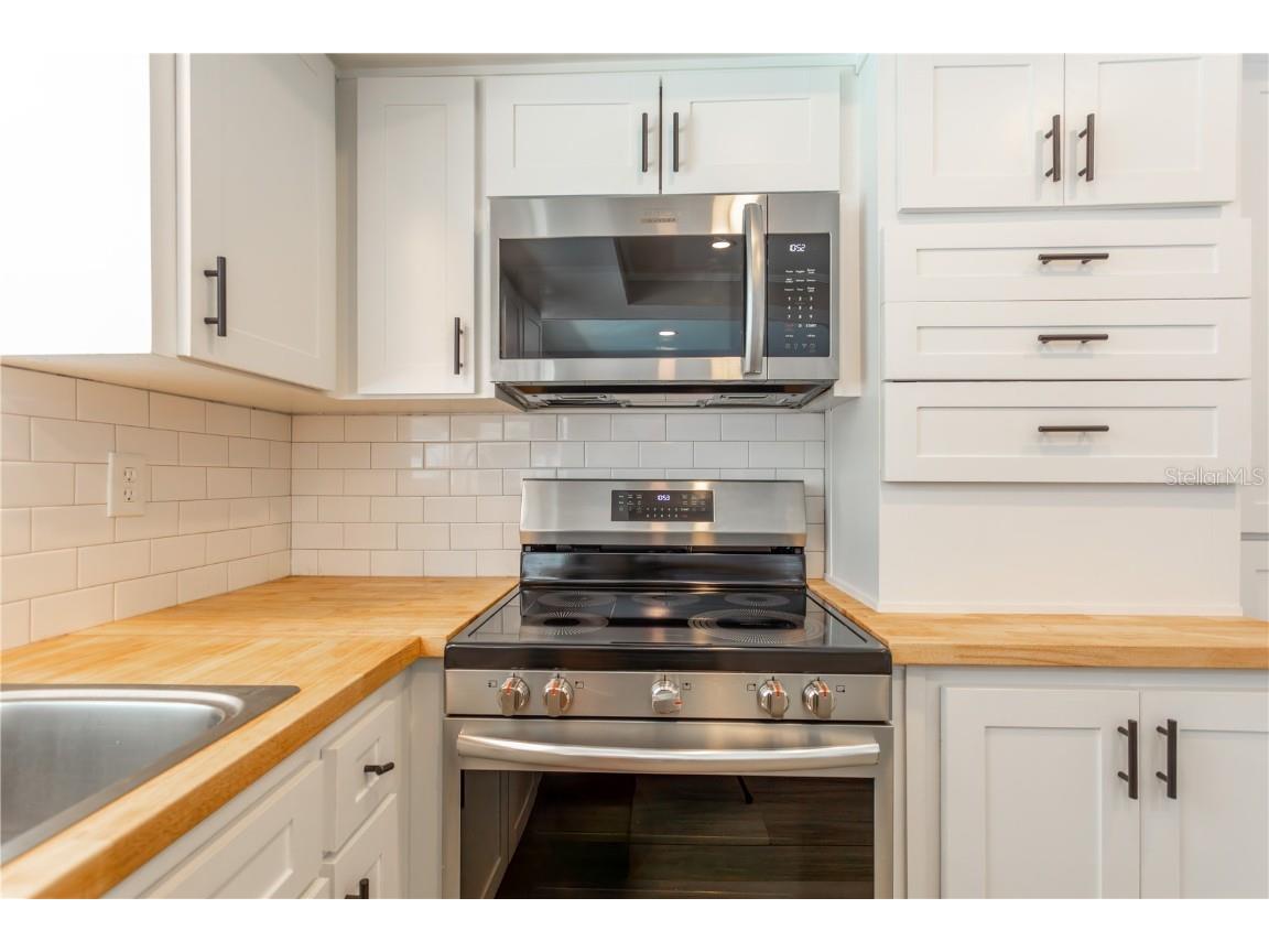 2021 Valley Drive Dunedin FL 34698 TB8418223 image16