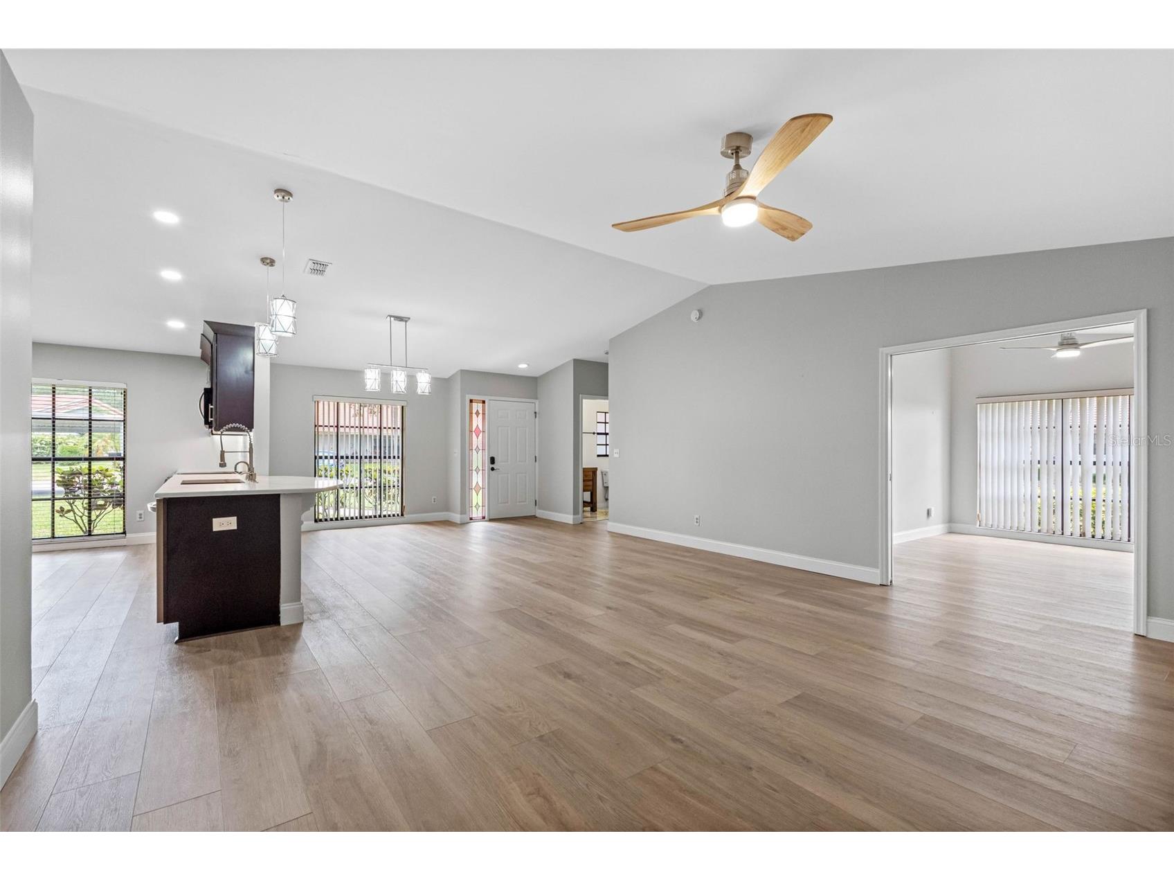 2022 Arbor Lane Clearwater FL 33763 TB8506486 image16