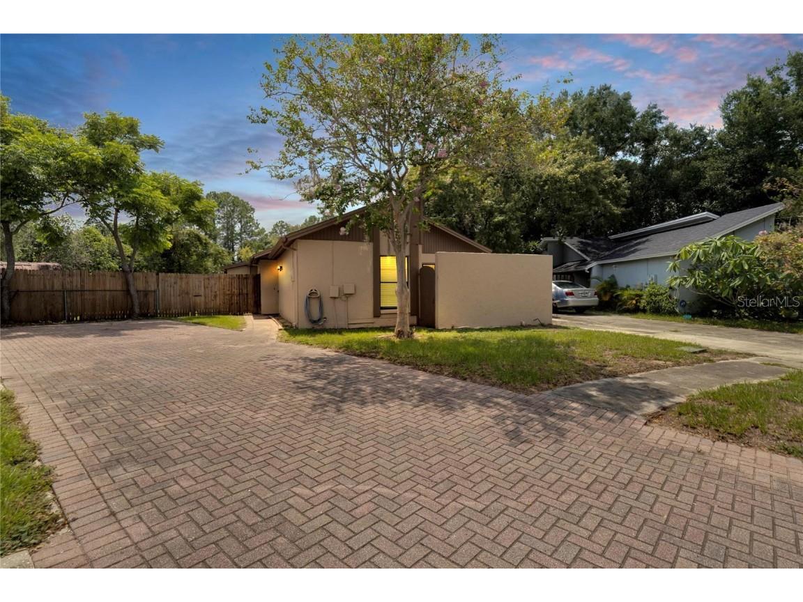 2022 Gregory Drive Tampa FL 33613 - Pine Lake T3546824 image1