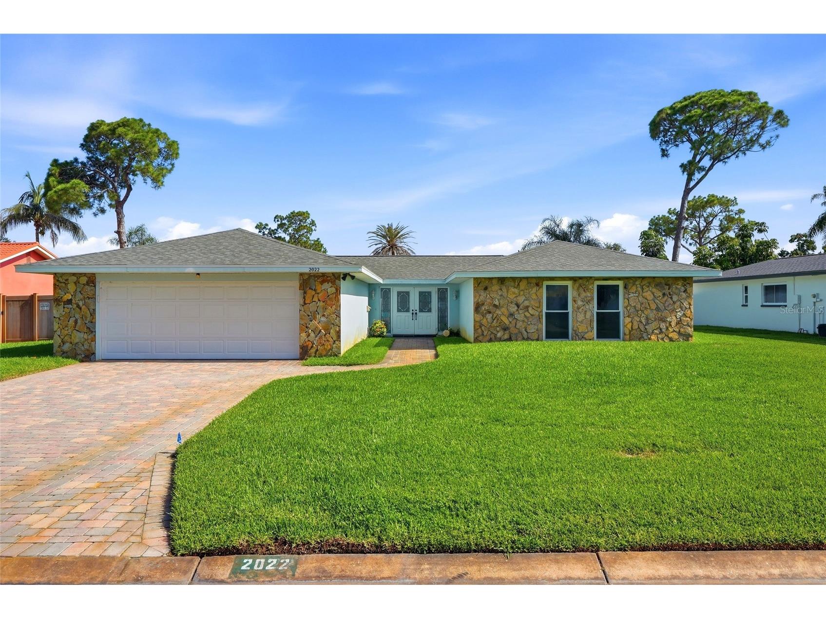 2022 Tanglewood Drive NE Saint Petersburg FL 33702 TB8527481 image1