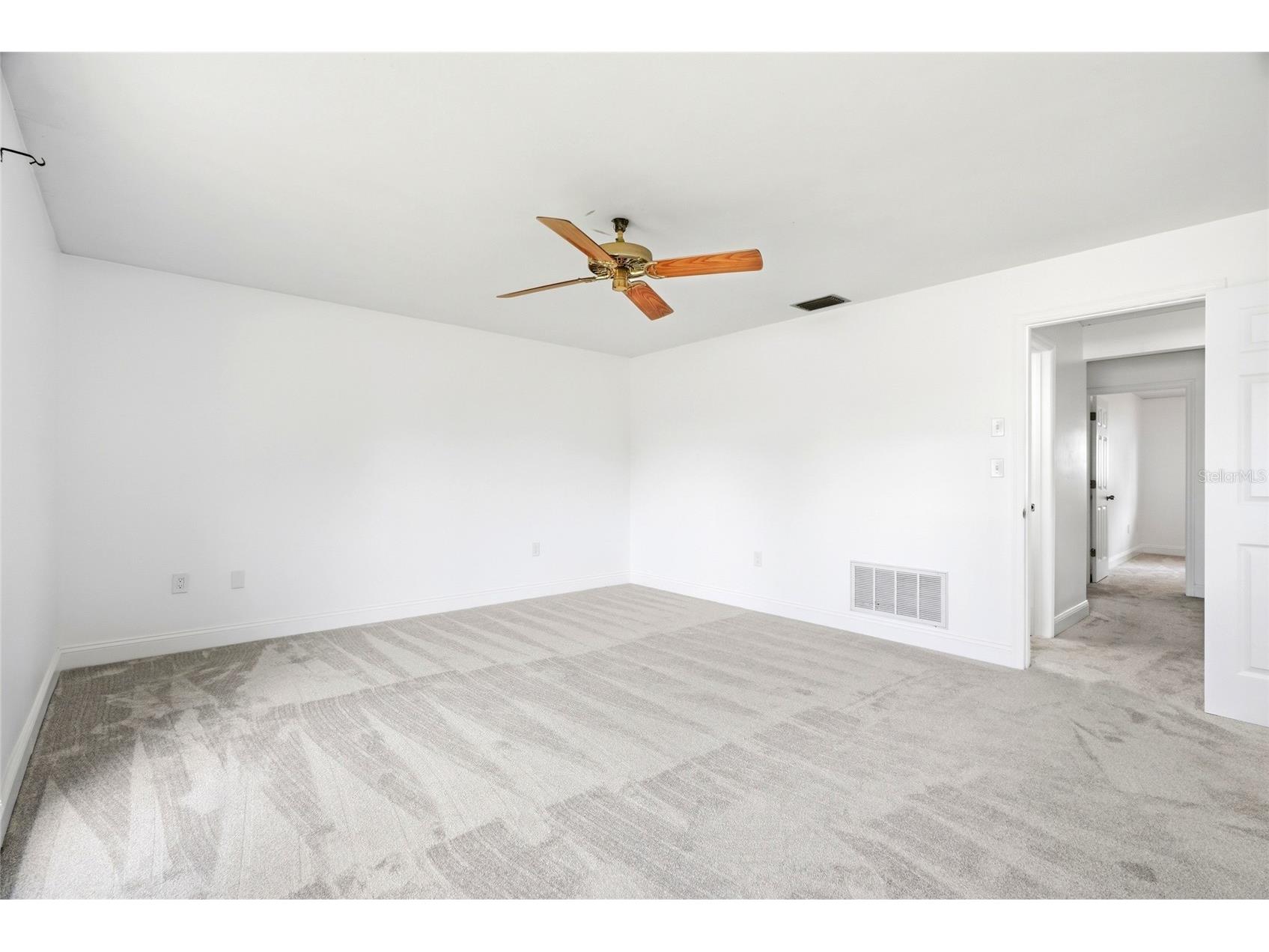 2022 Tanglewood Drive NE Saint Petersburg FL 33702 TB8527481 image17