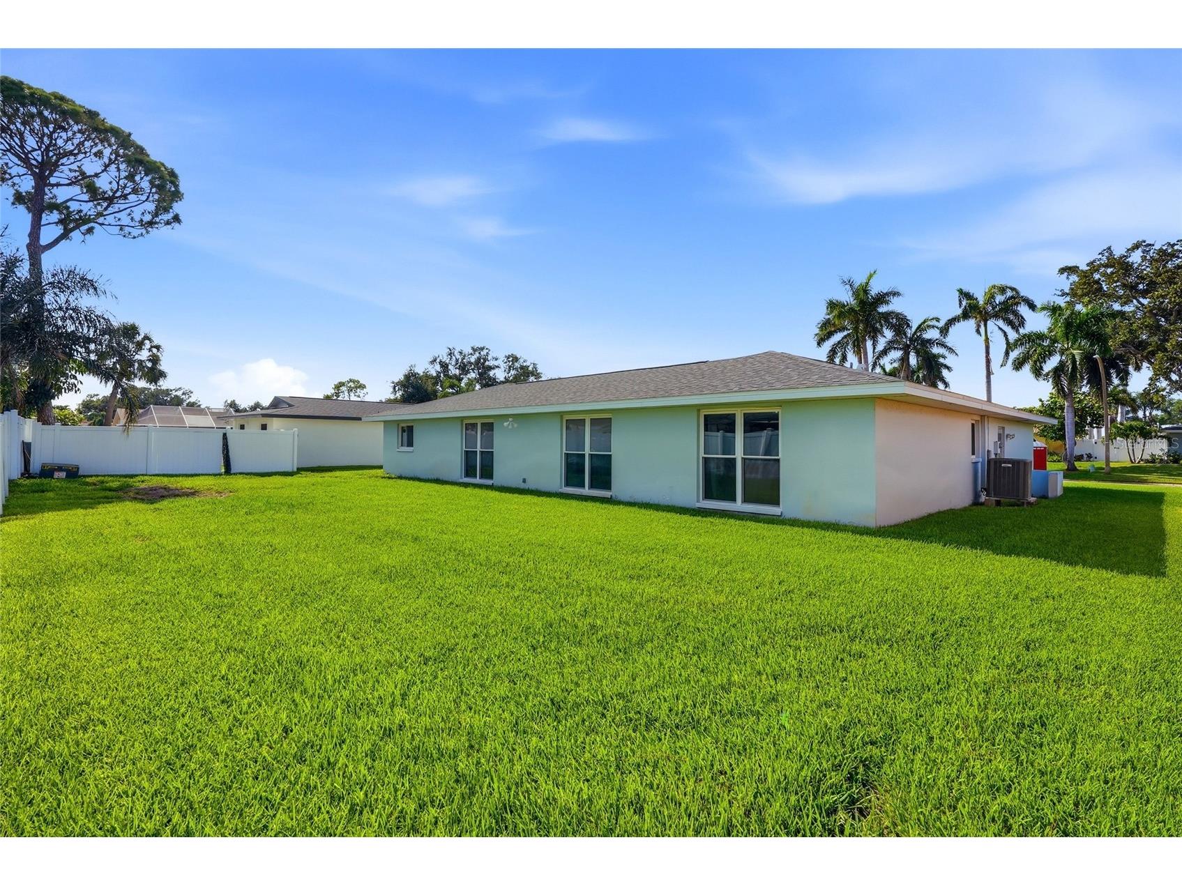 2022 Tanglewood Drive NE Saint Petersburg FL 33702 TB8527481 image25