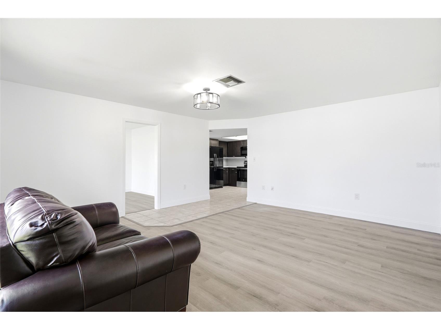2022 Tanglewood Drive NE Saint Petersburg FL 33702 TB8527481 image8