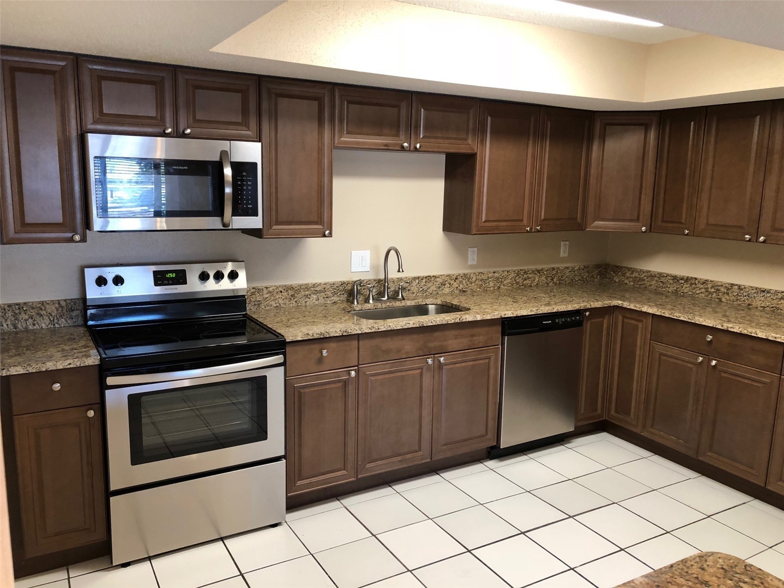 2023 Hyde Park Street Sarasota FL 34239 A4679107 image2