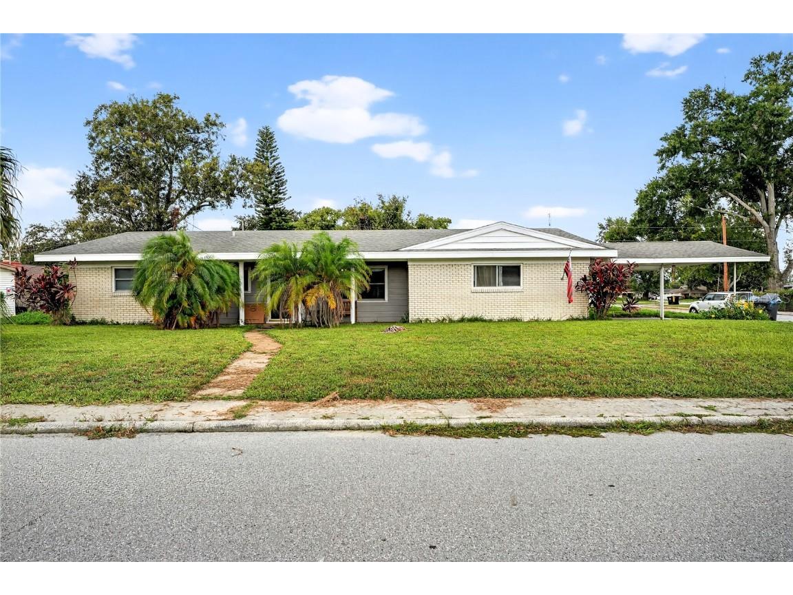 2023 Leisure Drive Winter Haven FL 33881 P4936359 image1