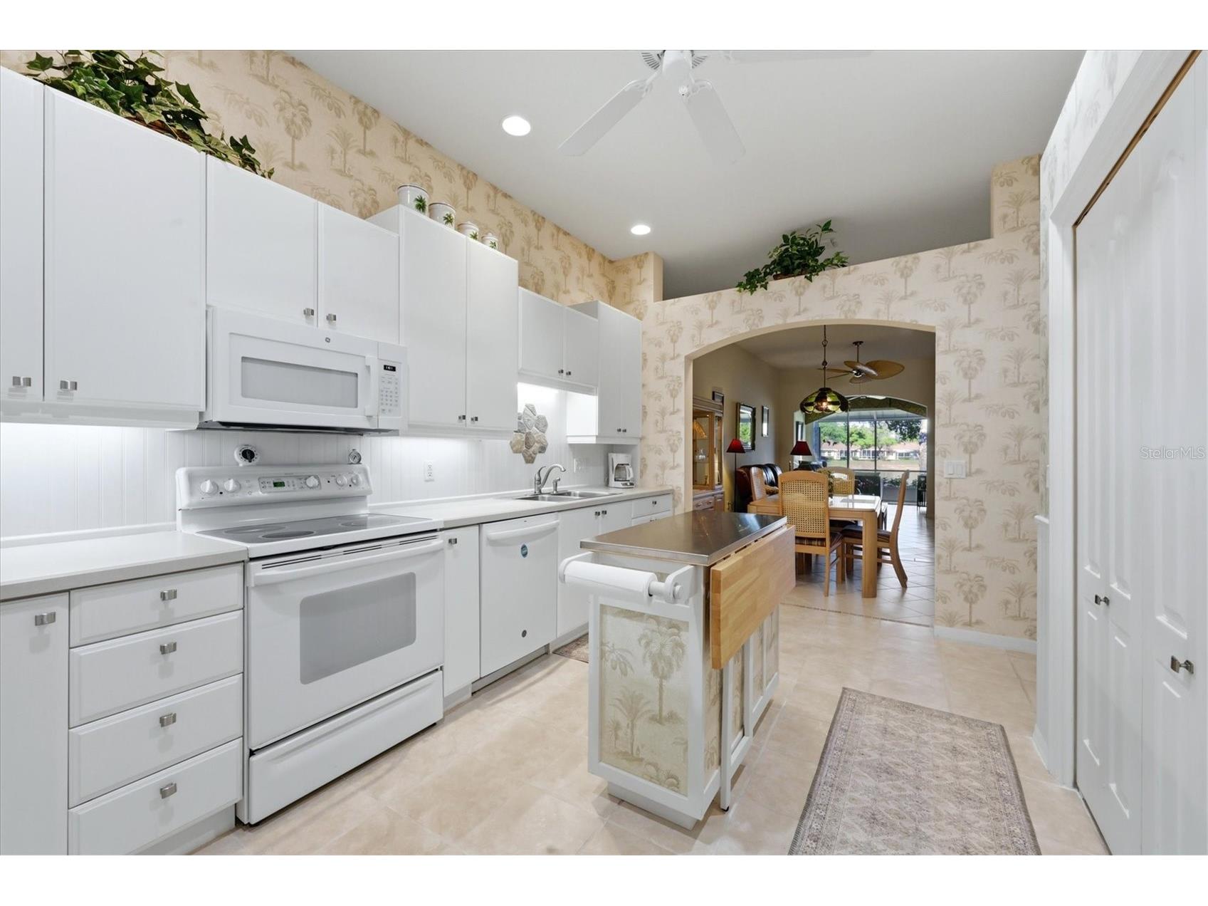 2023 Lynx Run North Port FL 34288 - BOBCAT VILLAS LAKE C7523680 image8