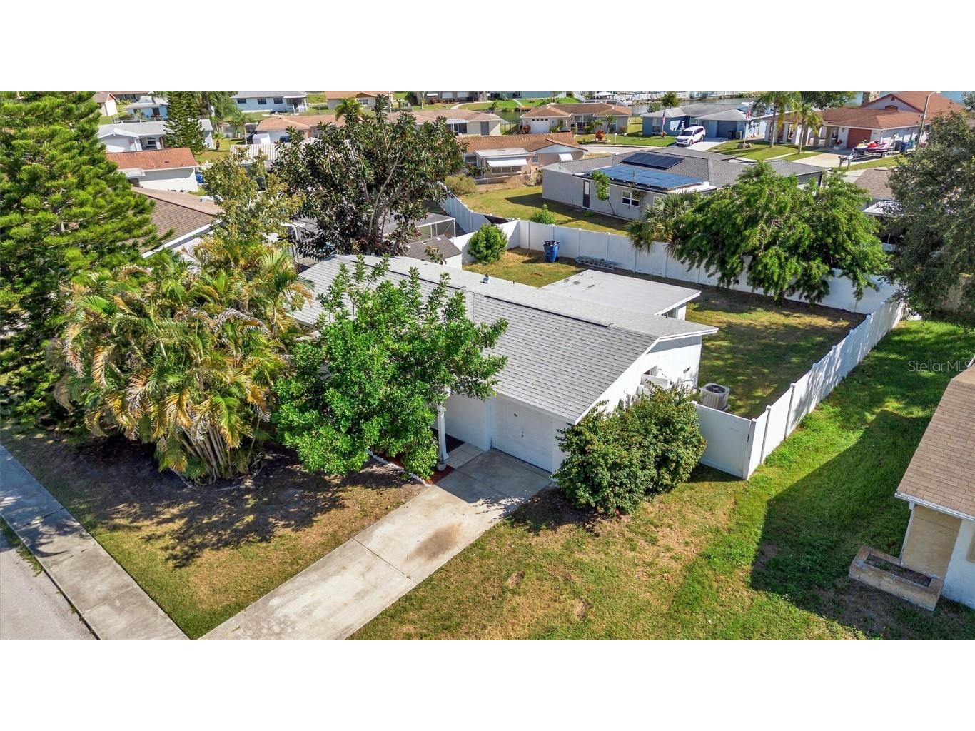 2024 Essex Drive Holiday FL 34691 L4940278 image1