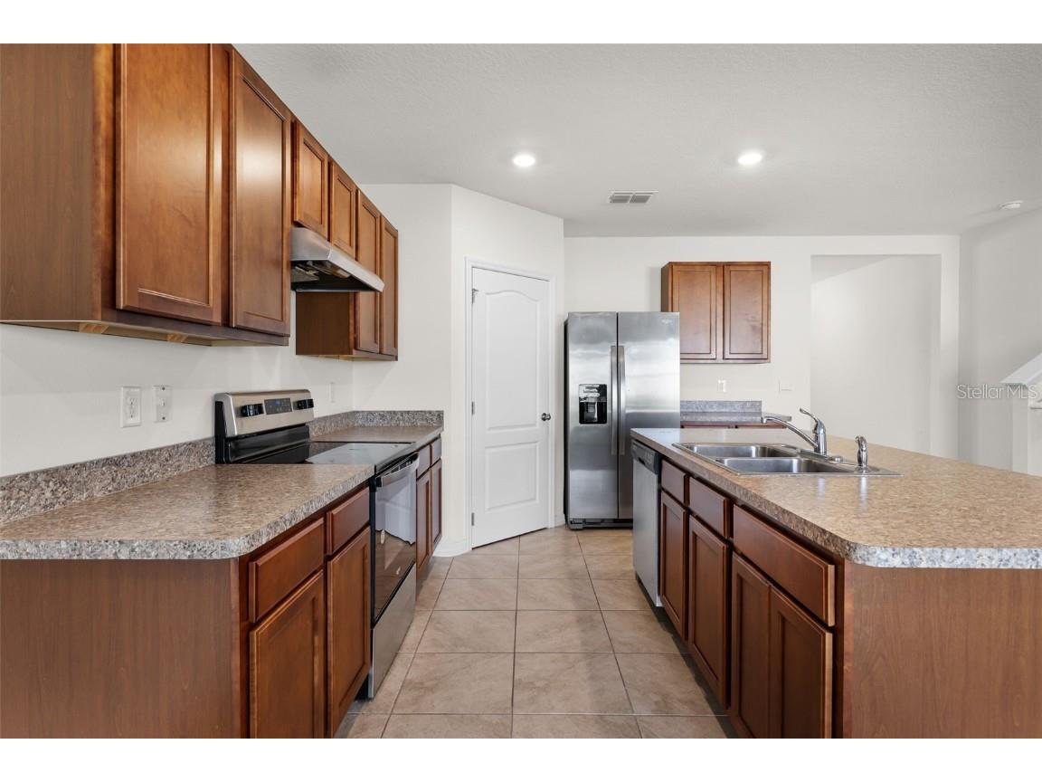 2024 Griffin Oaks Way Tavares FL 32778 G5100310 image9