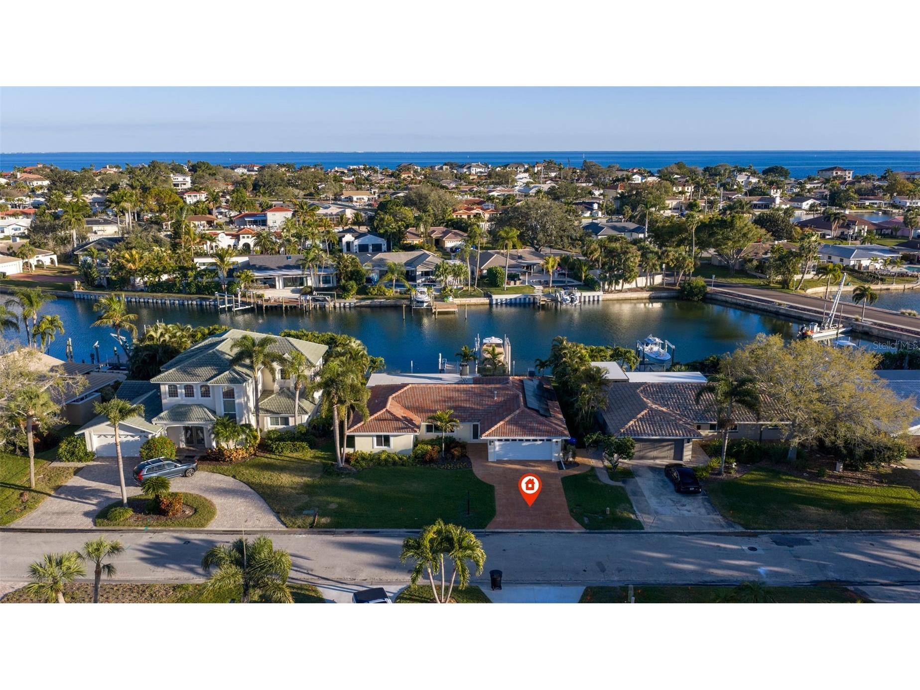 2024 Massachusetts Avenue NE Saint Petersburg FL 33703 TB8475638 image1
