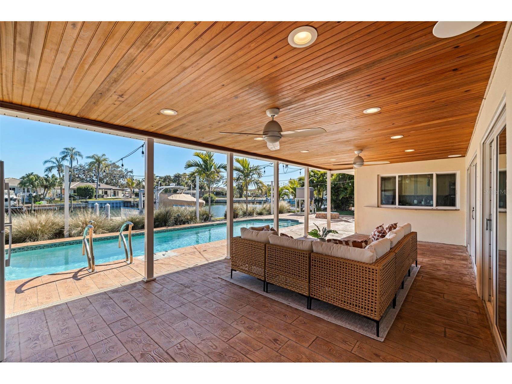 2024 Massachusetts Avenue NE Saint Petersburg FL 33703 TB8475638 image25