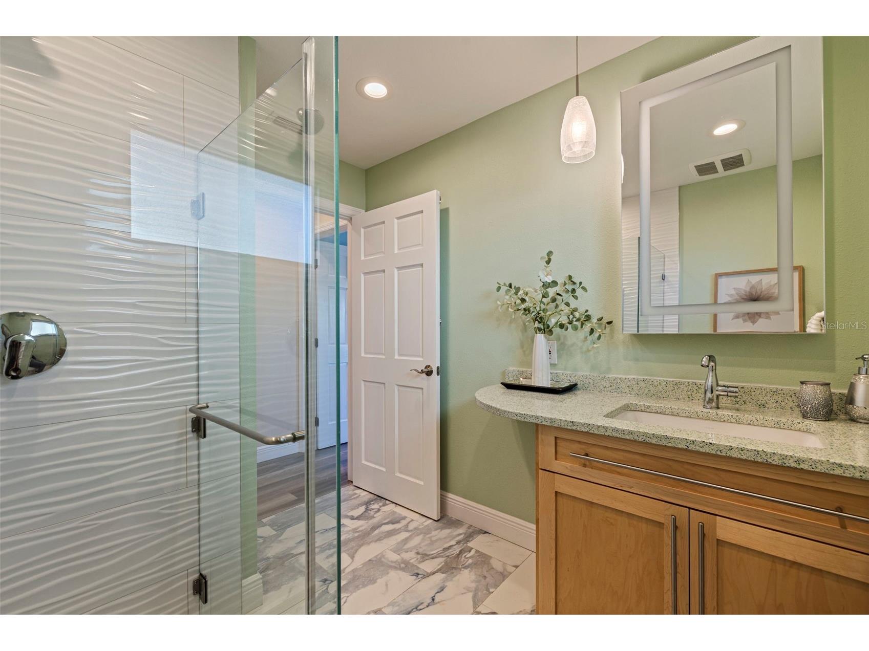 2024 Massachusetts Avenue NE Saint Petersburg FL 33703 TB8475638 image32