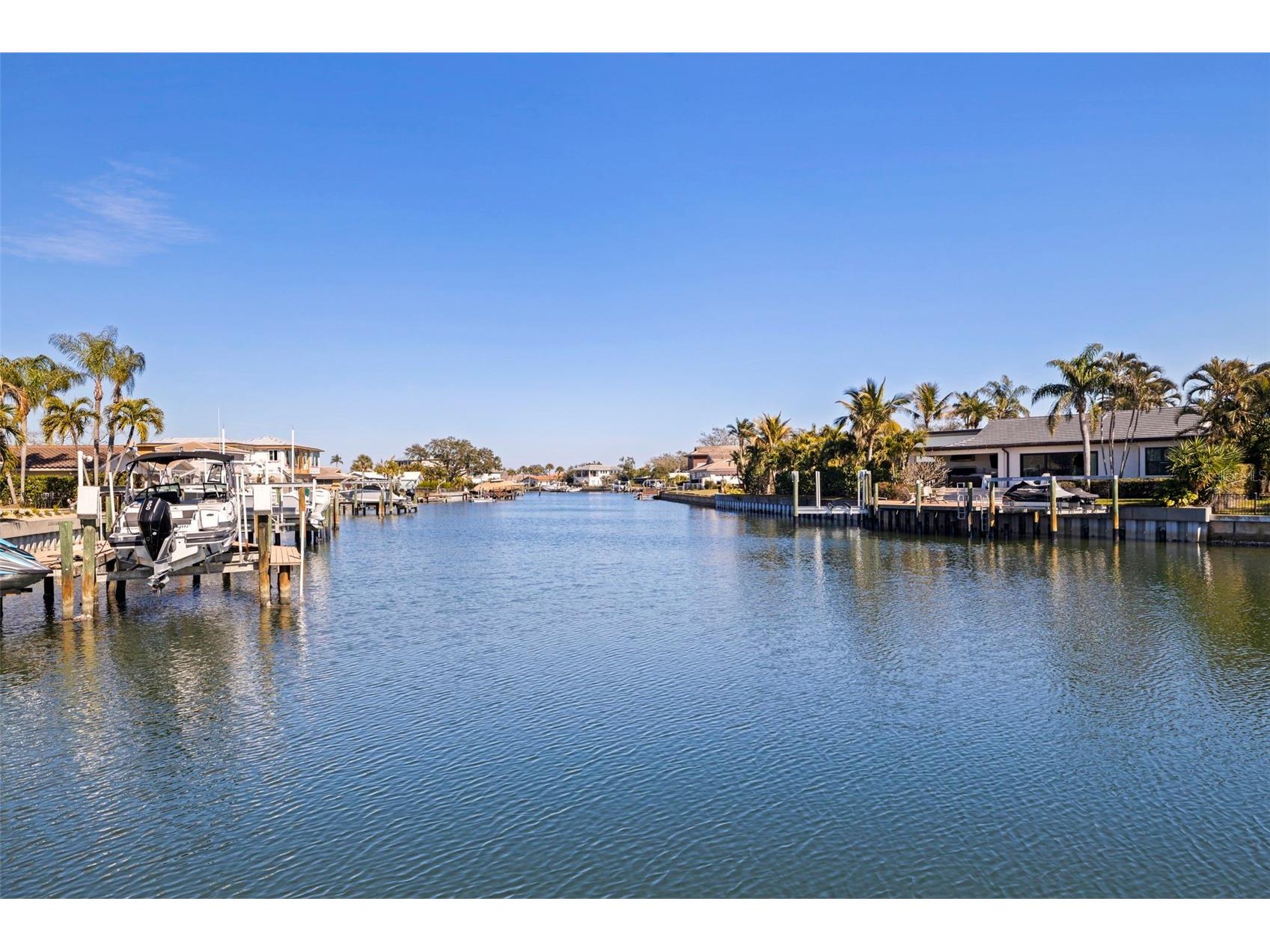 2024 Massachusetts Avenue NE Saint Petersburg FL 33703 TB8475638 image40