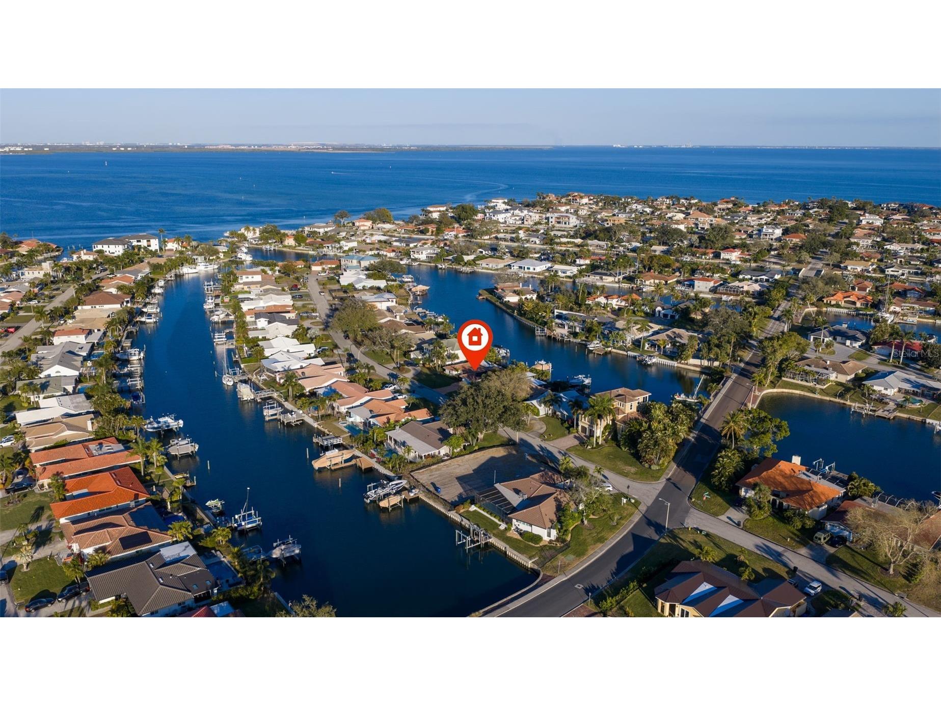 2024 Massachusetts Avenue NE Saint Petersburg FL 33703 TB8475638 image5