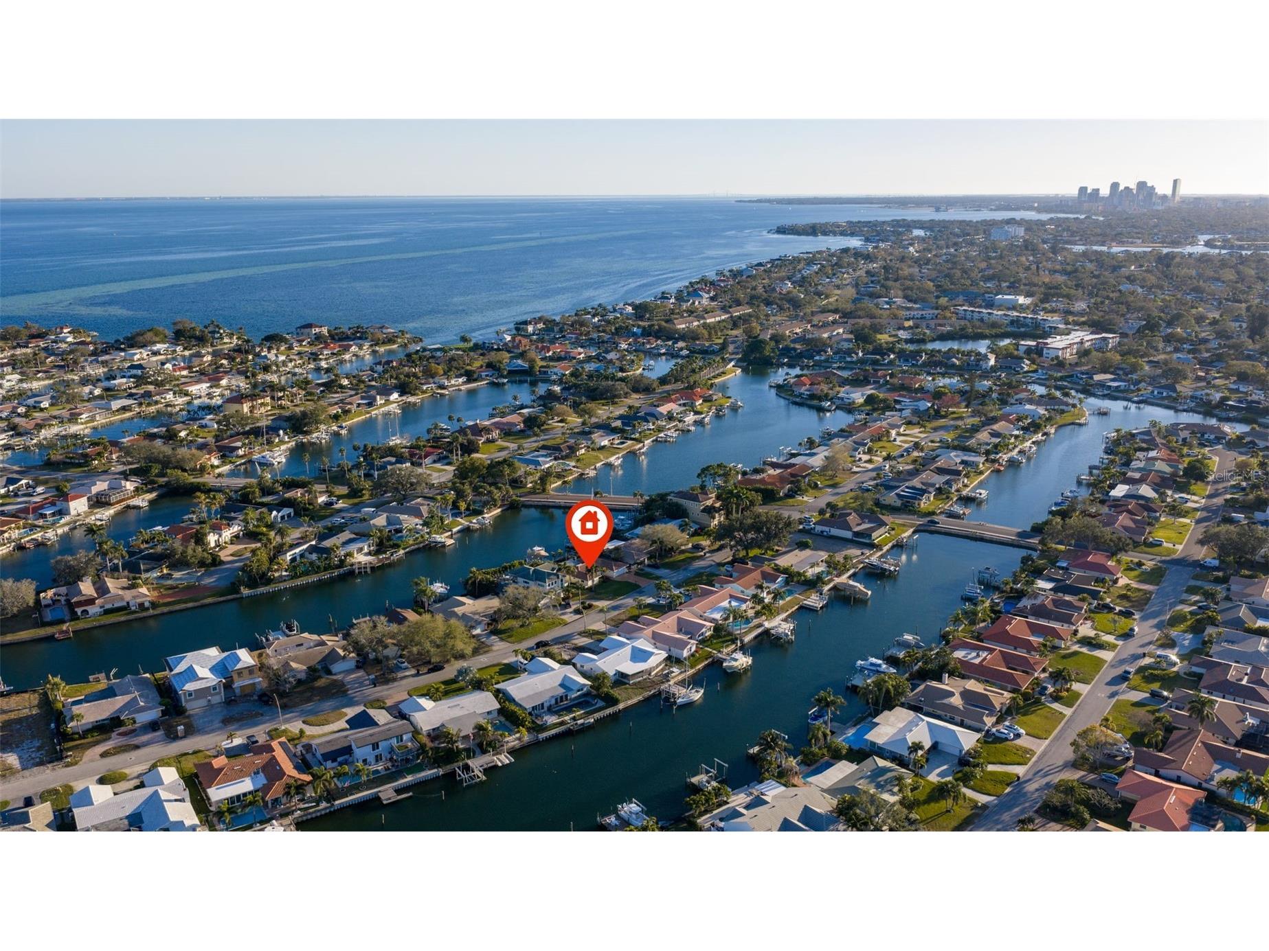 2024 Massachusetts Avenue NE Saint Petersburg FL 33703 TB8475638 image6