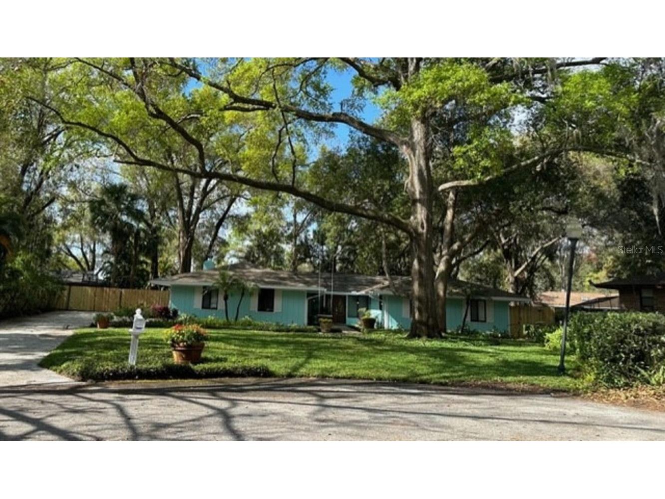 2024 Stillwood Place Windermere FL 34786 - LAKE DOWN - BUTLER CHAIN O6093685 image1