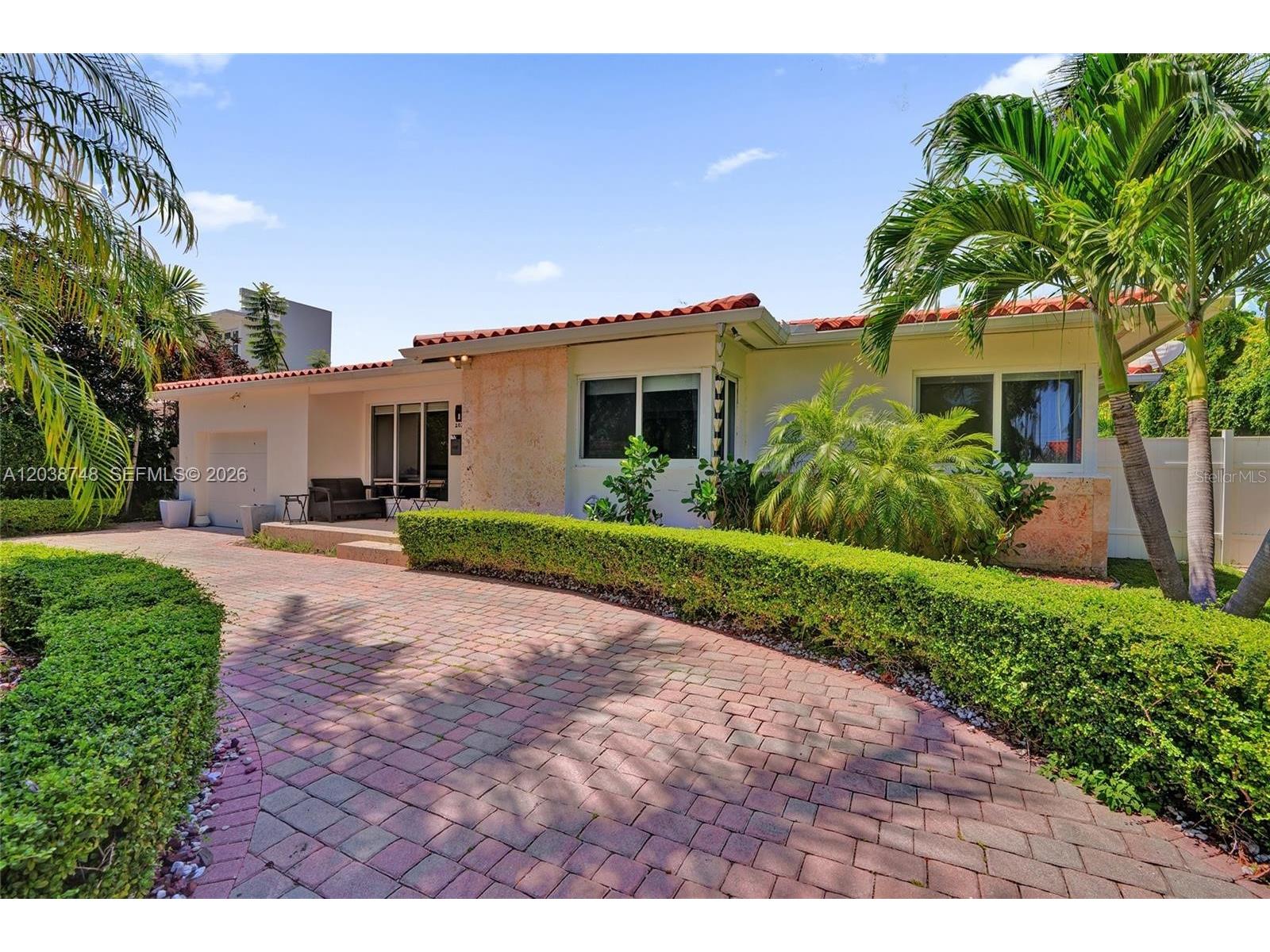 2025 Alamanda Drive North Miami FL 33181 TB8527076 image1