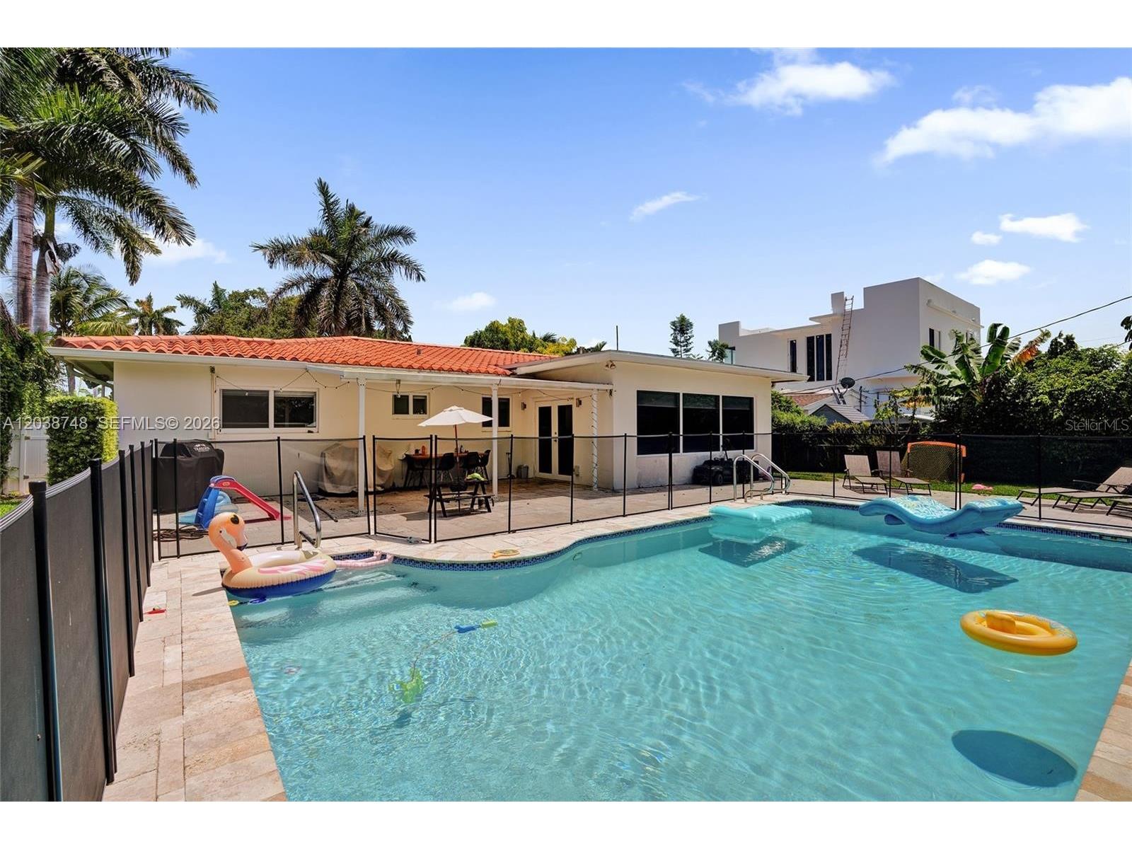2025 Alamanda Drive North Miami FL 33181 TB8527076 image4
