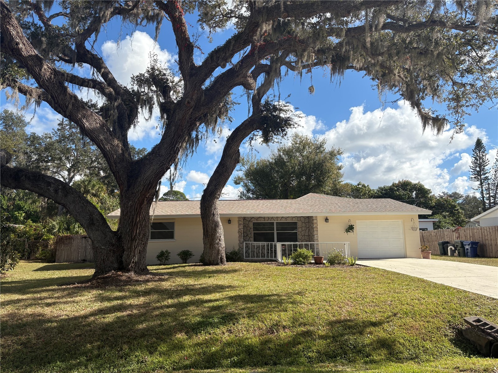 2025 Amanda Drive Sarasota FL 34232 A4610335 image1